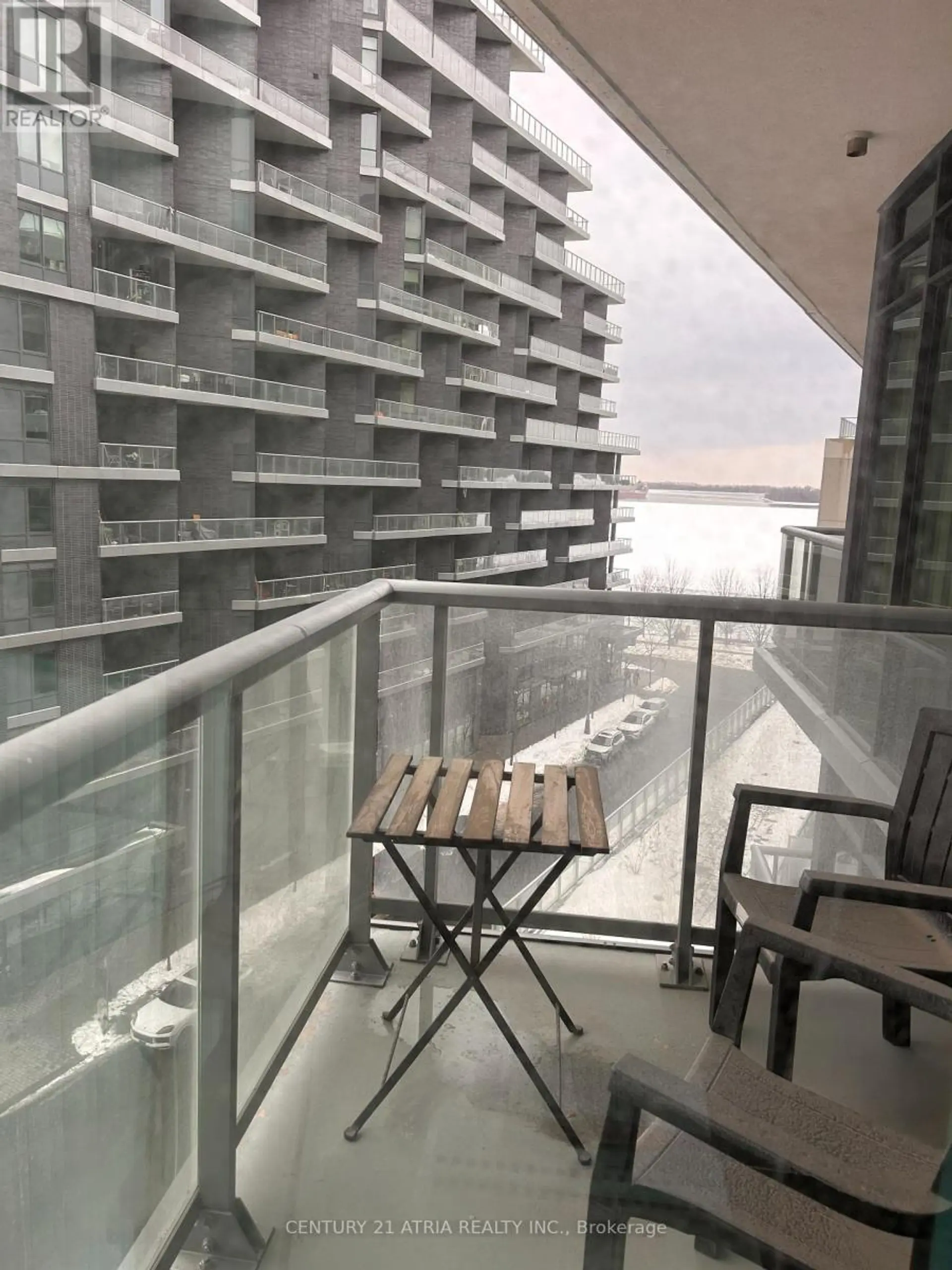 #605 15 MERCHANT'S WHARF - Image 10