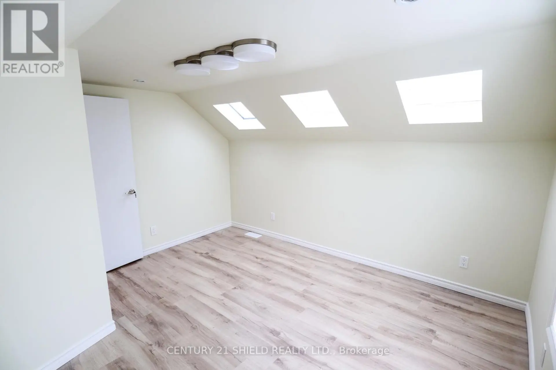 143 CARLETON STREET - Image 10