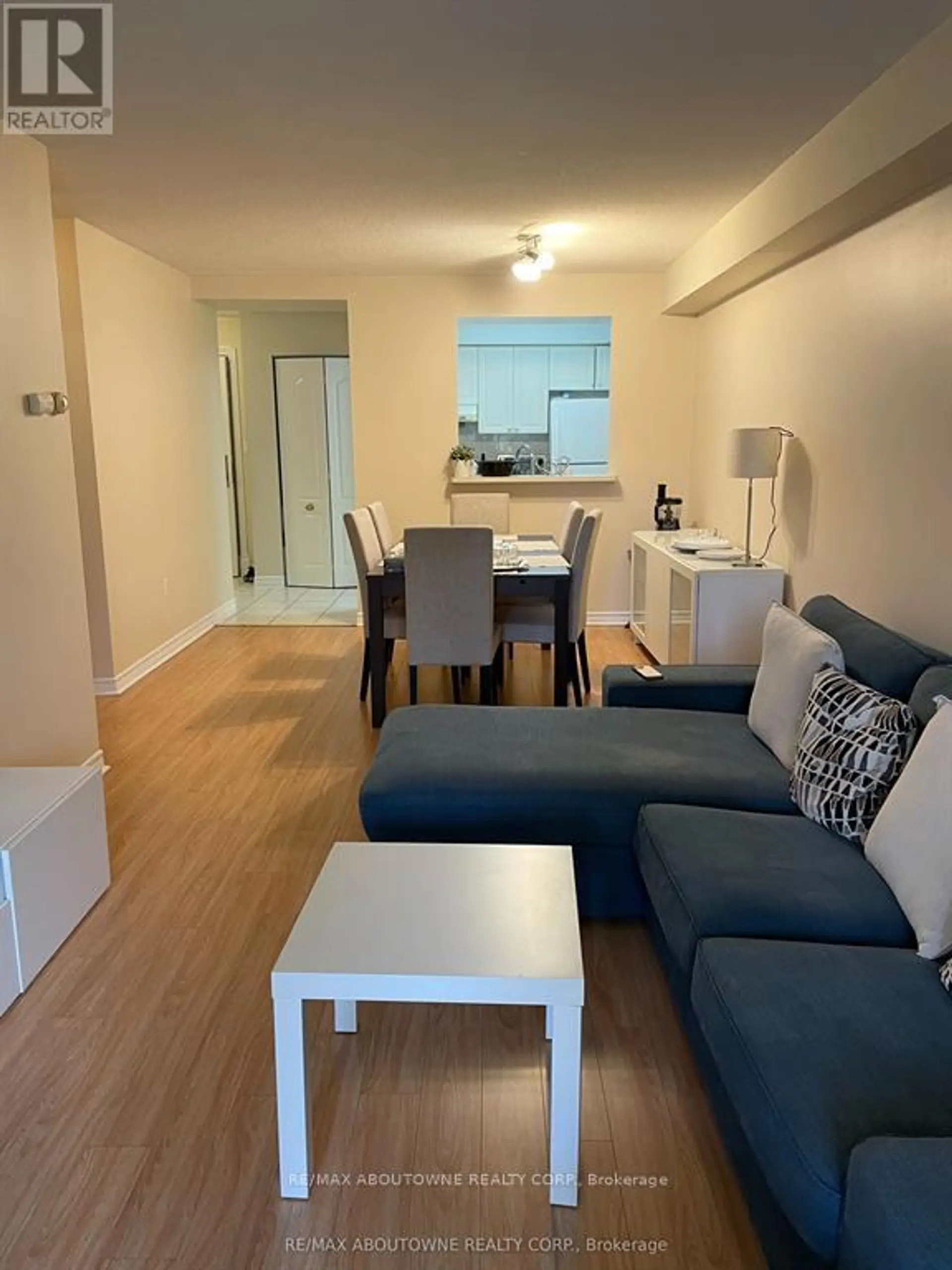 #302 88 GRANDVIEW WAY - Image 2