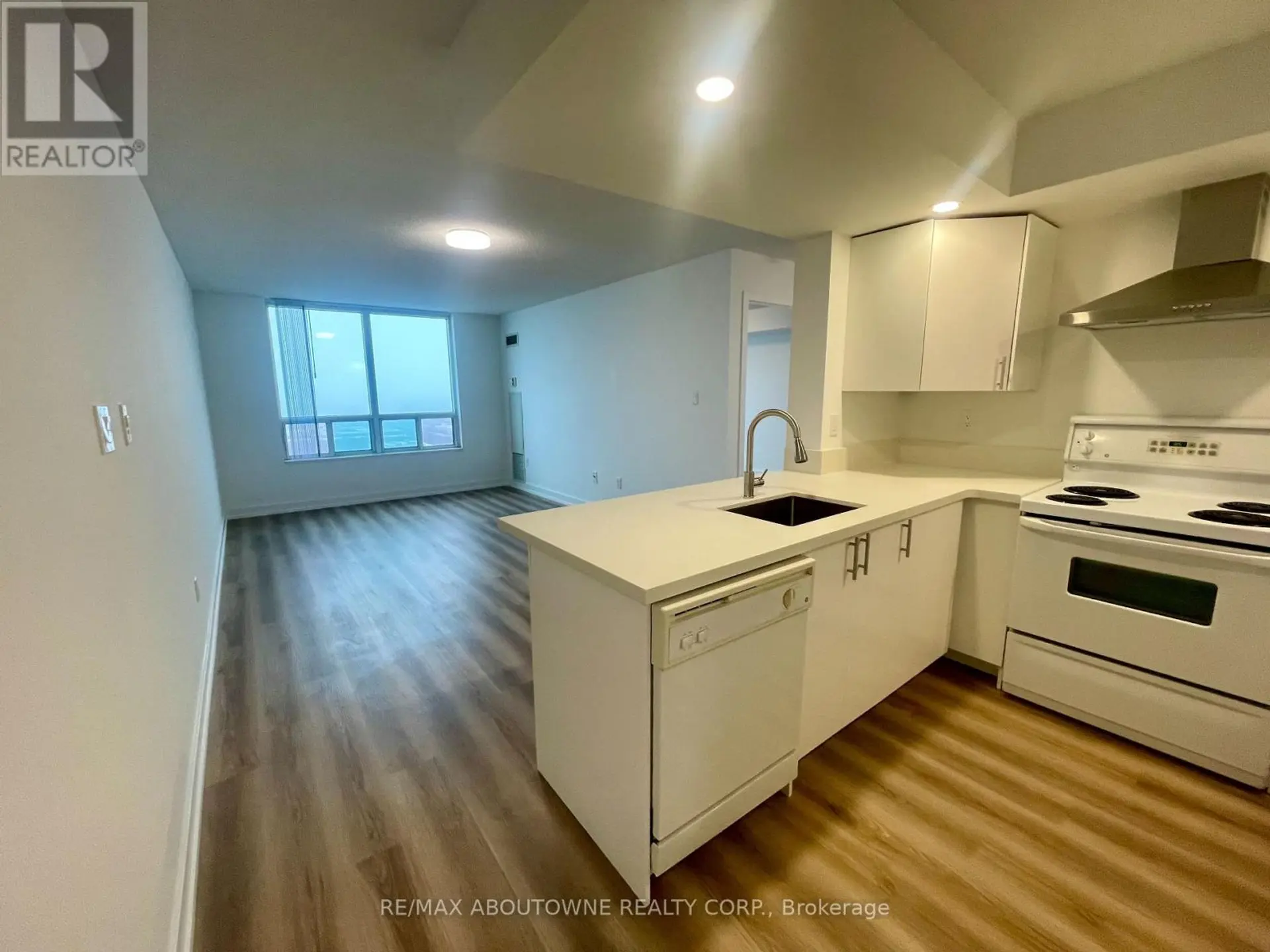 #2239 125 OMNI DRIVE - Image 8