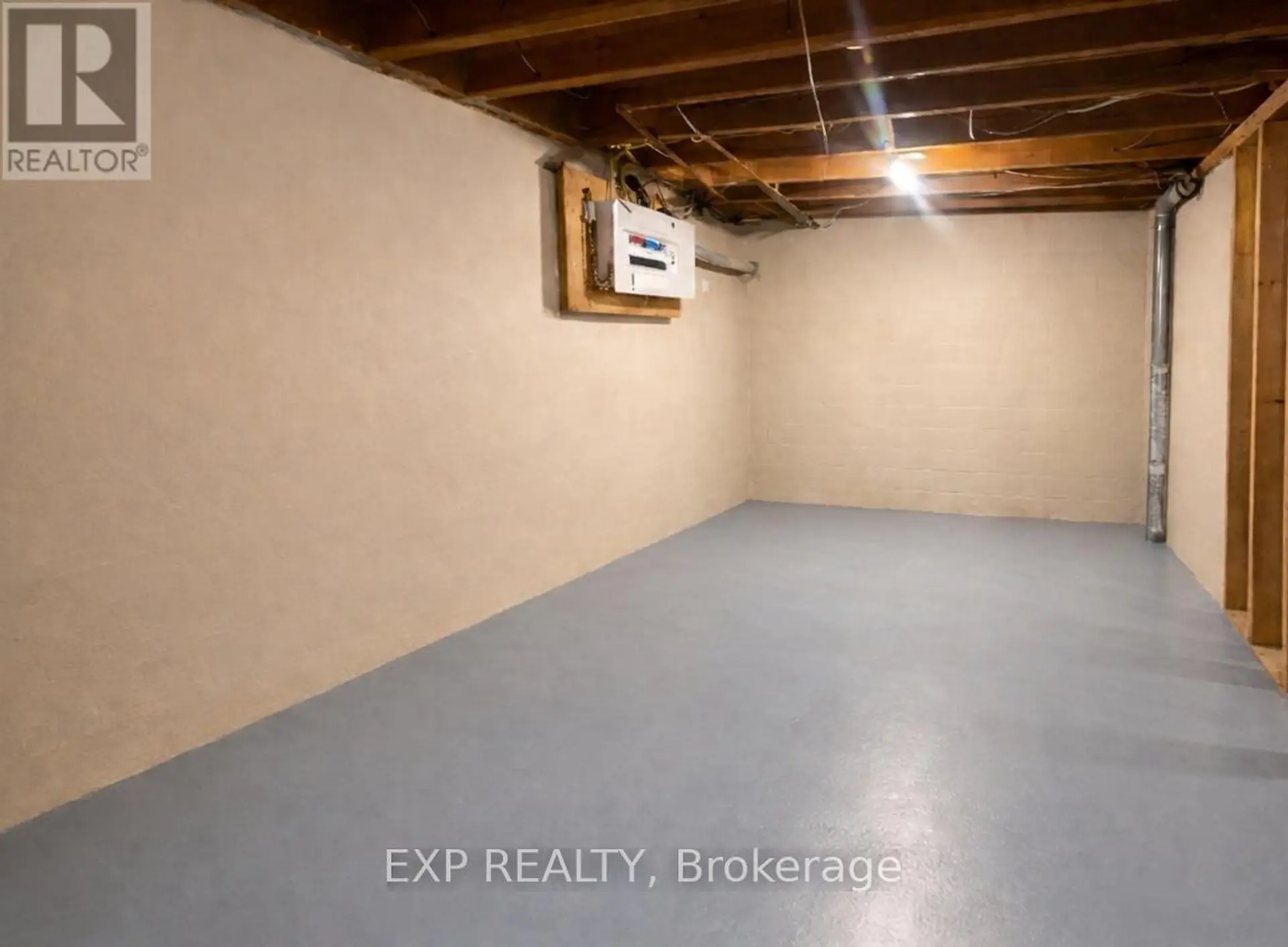 #111 55 GODSTONE ROAD - Image 11