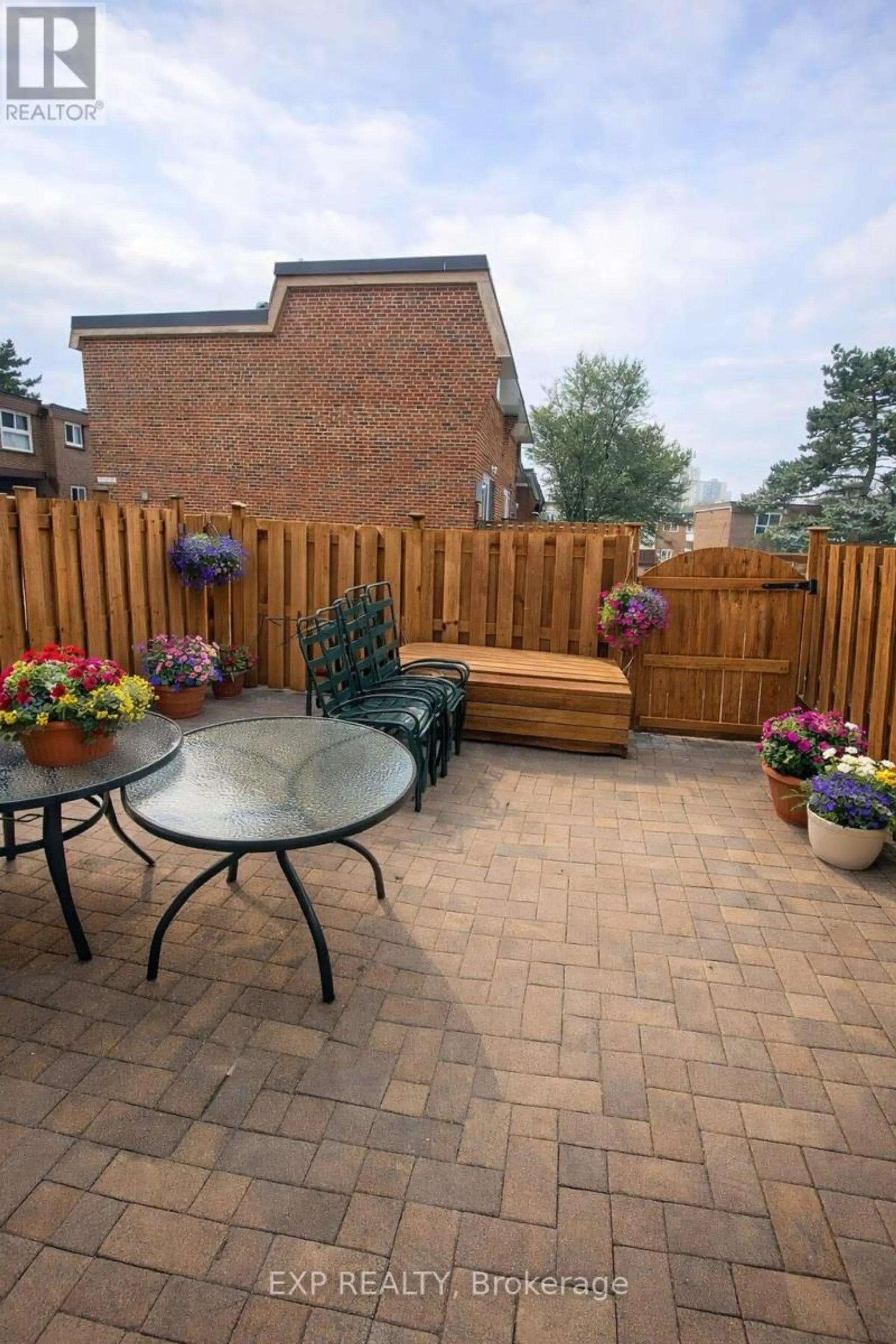 #111 55 GODSTONE ROAD - Image 9