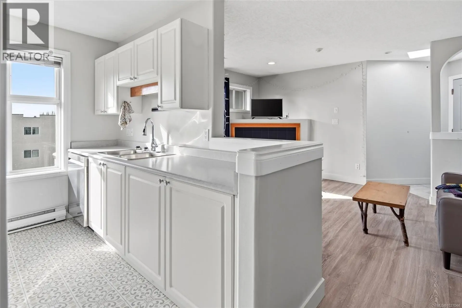 Property at #403 1580 CHRISTMAS AVE, Saanich, BC