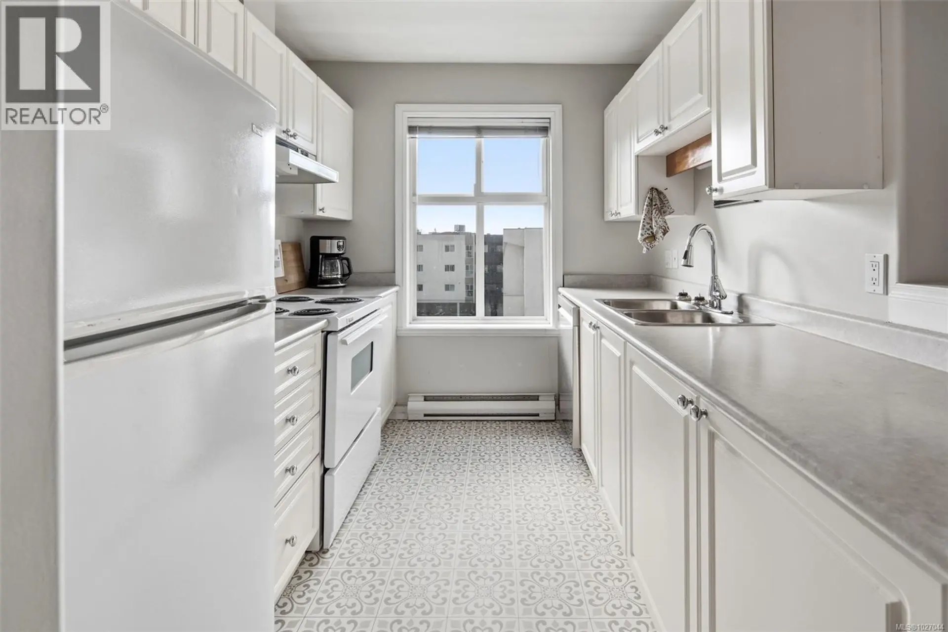 Property at #403 1580 CHRISTMAS AVE, Saanich, BC