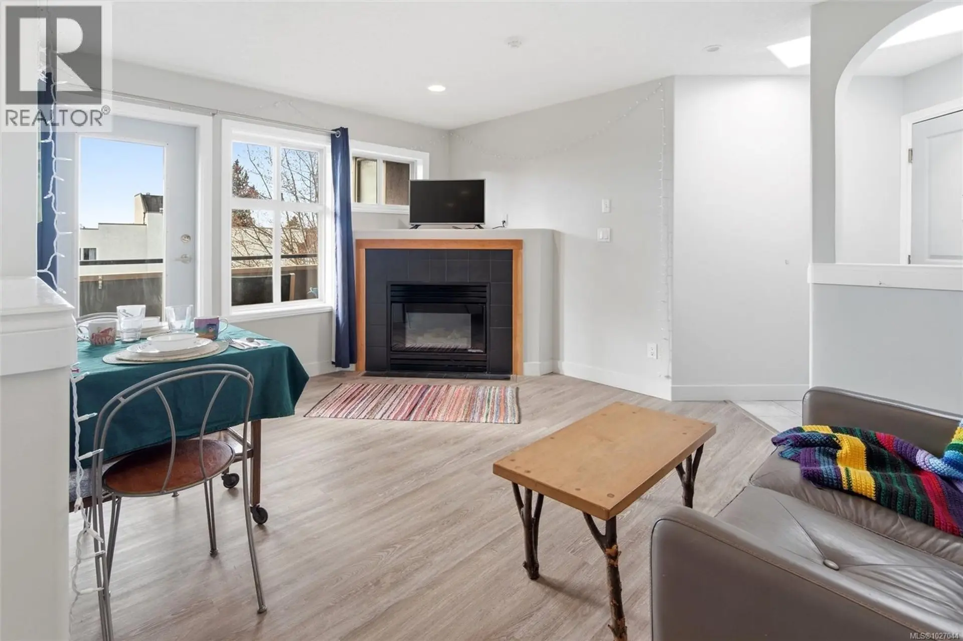 Property at #403 1580 CHRISTMAS AVE, Saanich, BC