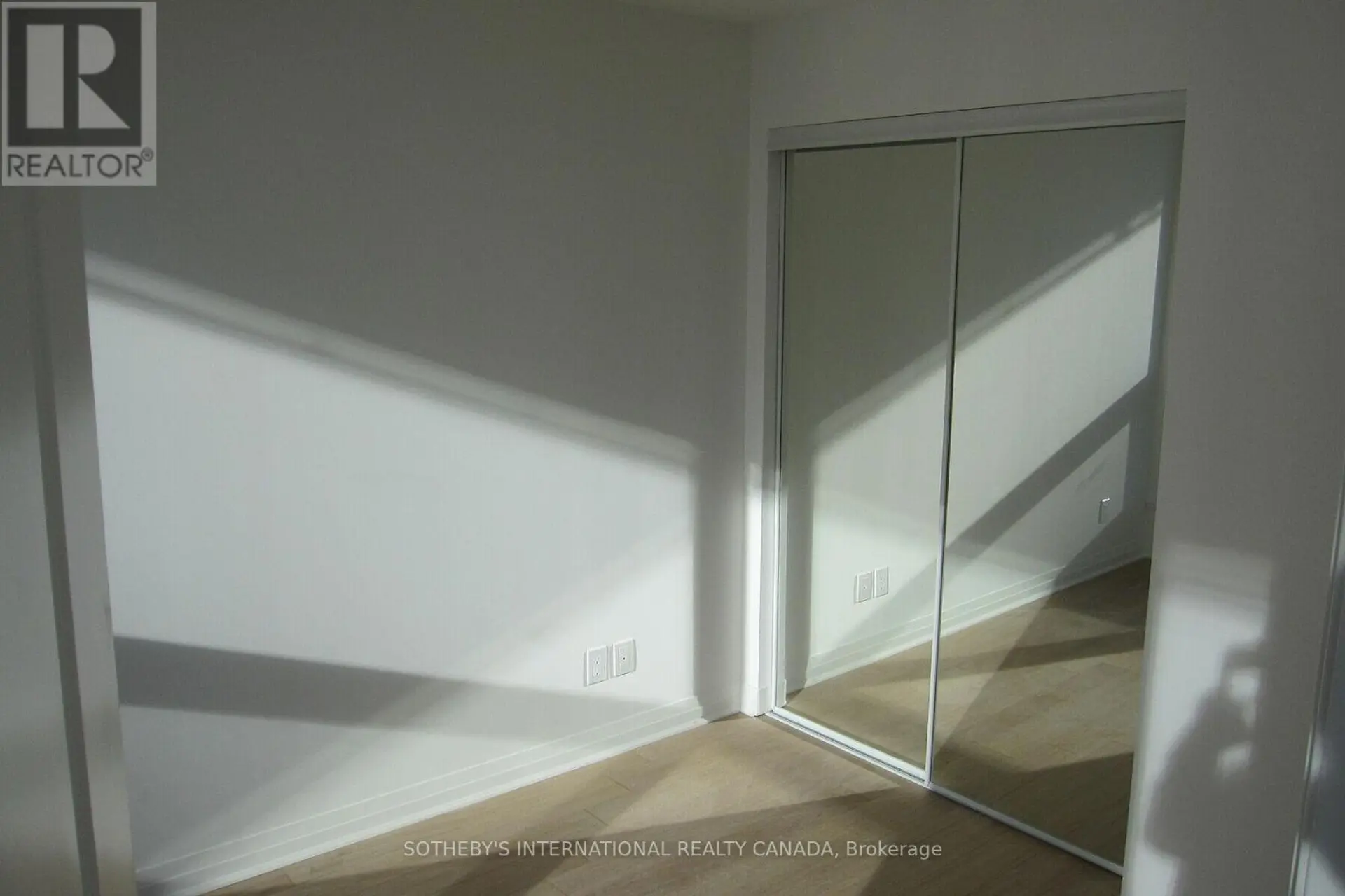 #1102 8 MERCER STREET - Image 11
