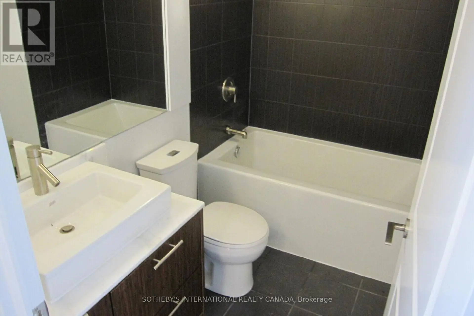 #1102 8 MERCER STREET - Image 12