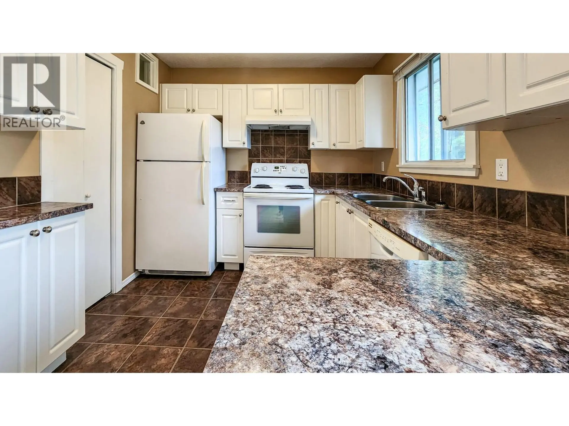 Property at 592 MCCURDY ROAD, Kelowna, BC