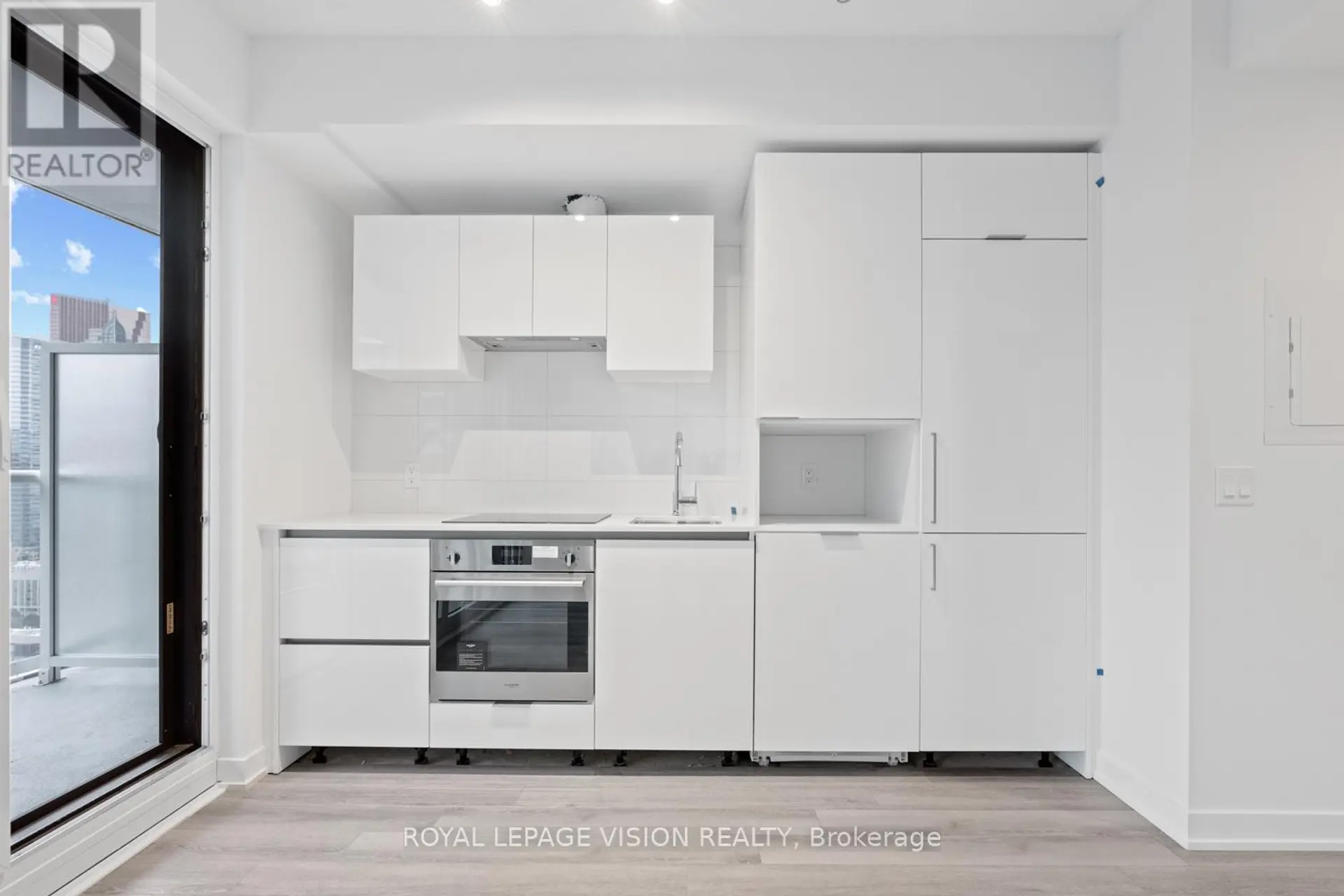 #3113 230 SIMCOE STREET - Image 2