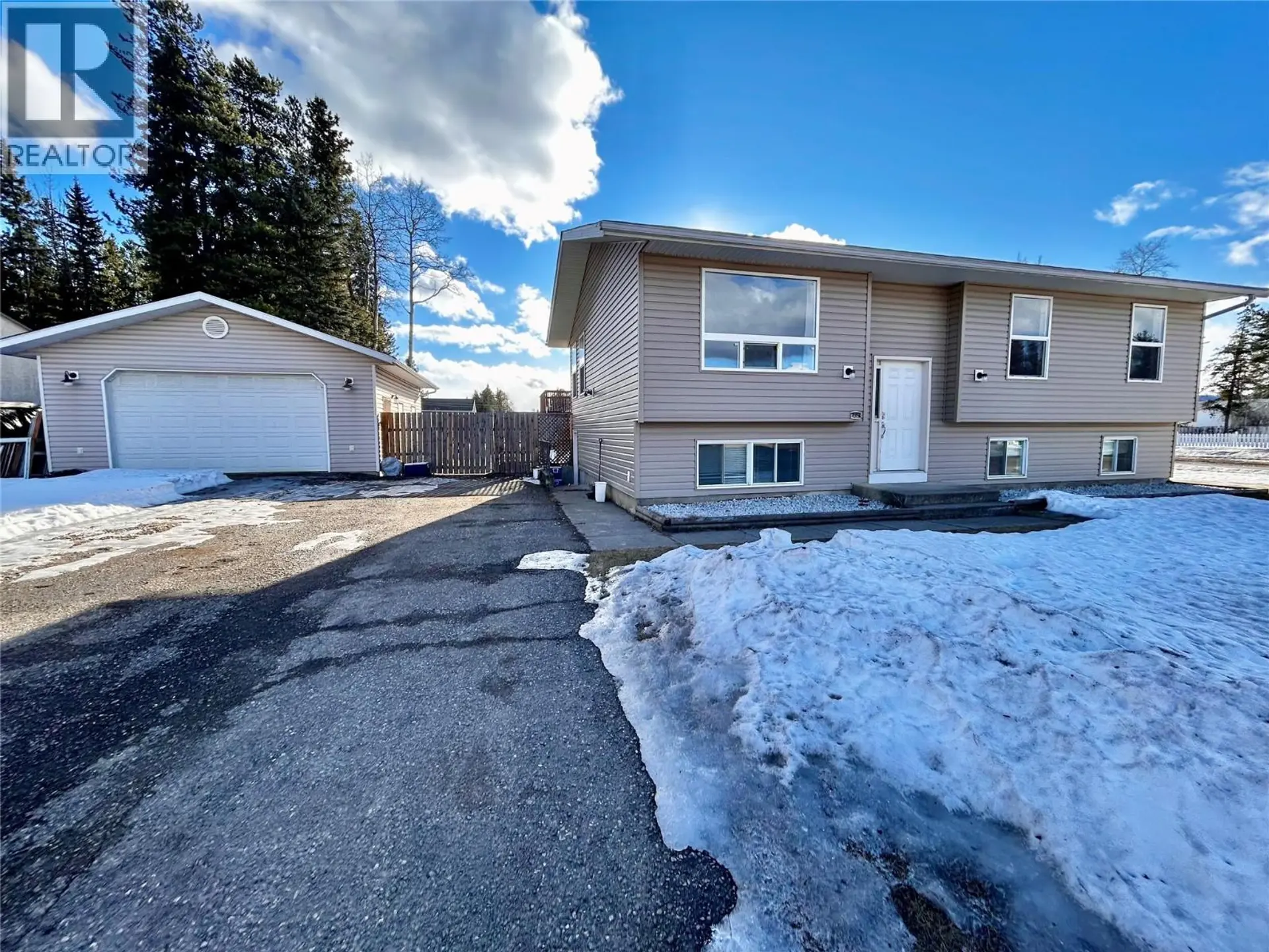 Property at 404 WILLOW DRIVE, Tumbler Ridge, BC