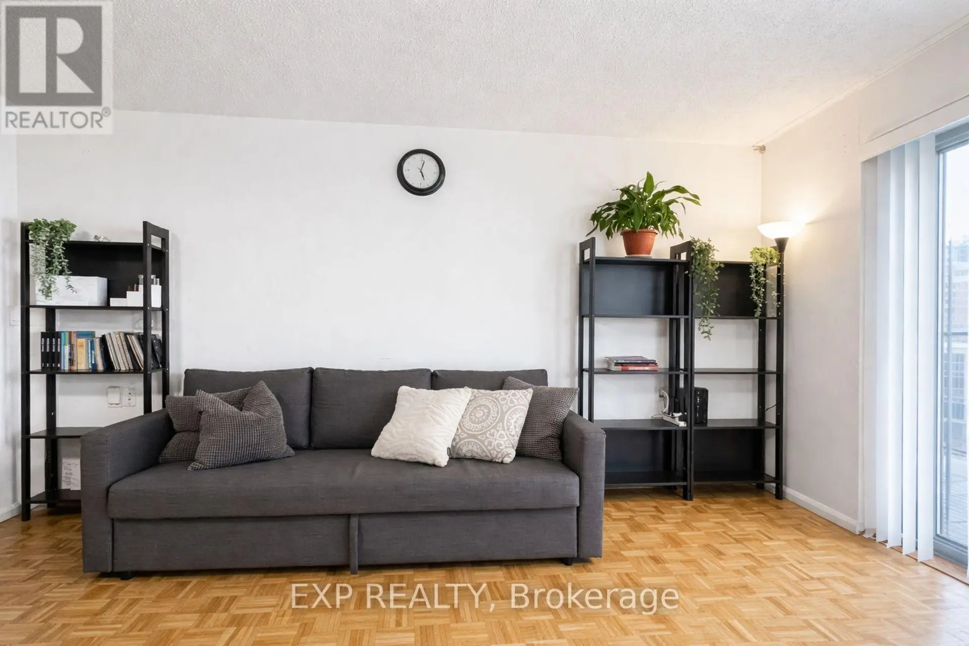#705 475 LAURIER AVENUE W - Image 4