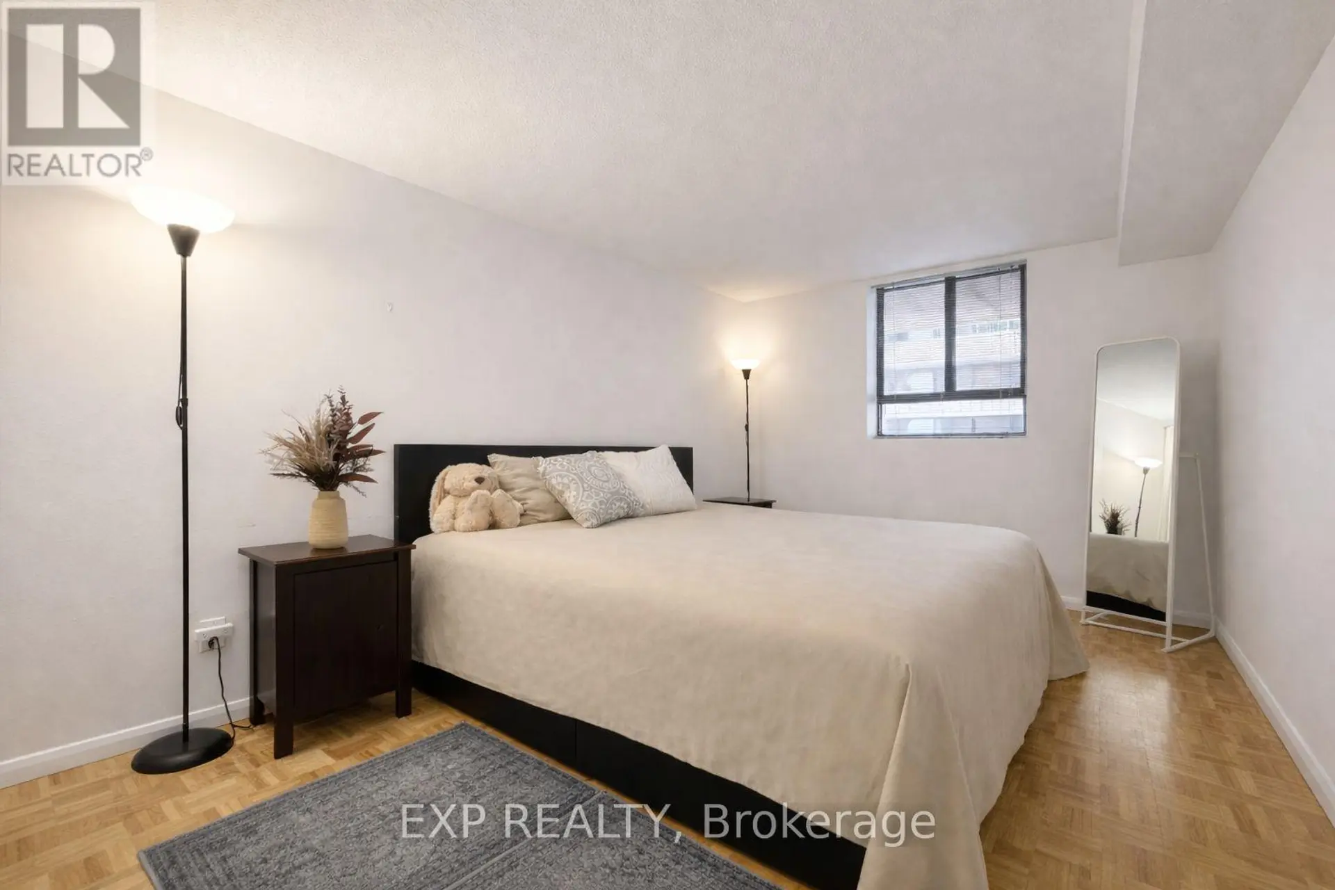#705 475 LAURIER AVENUE W - Image 9