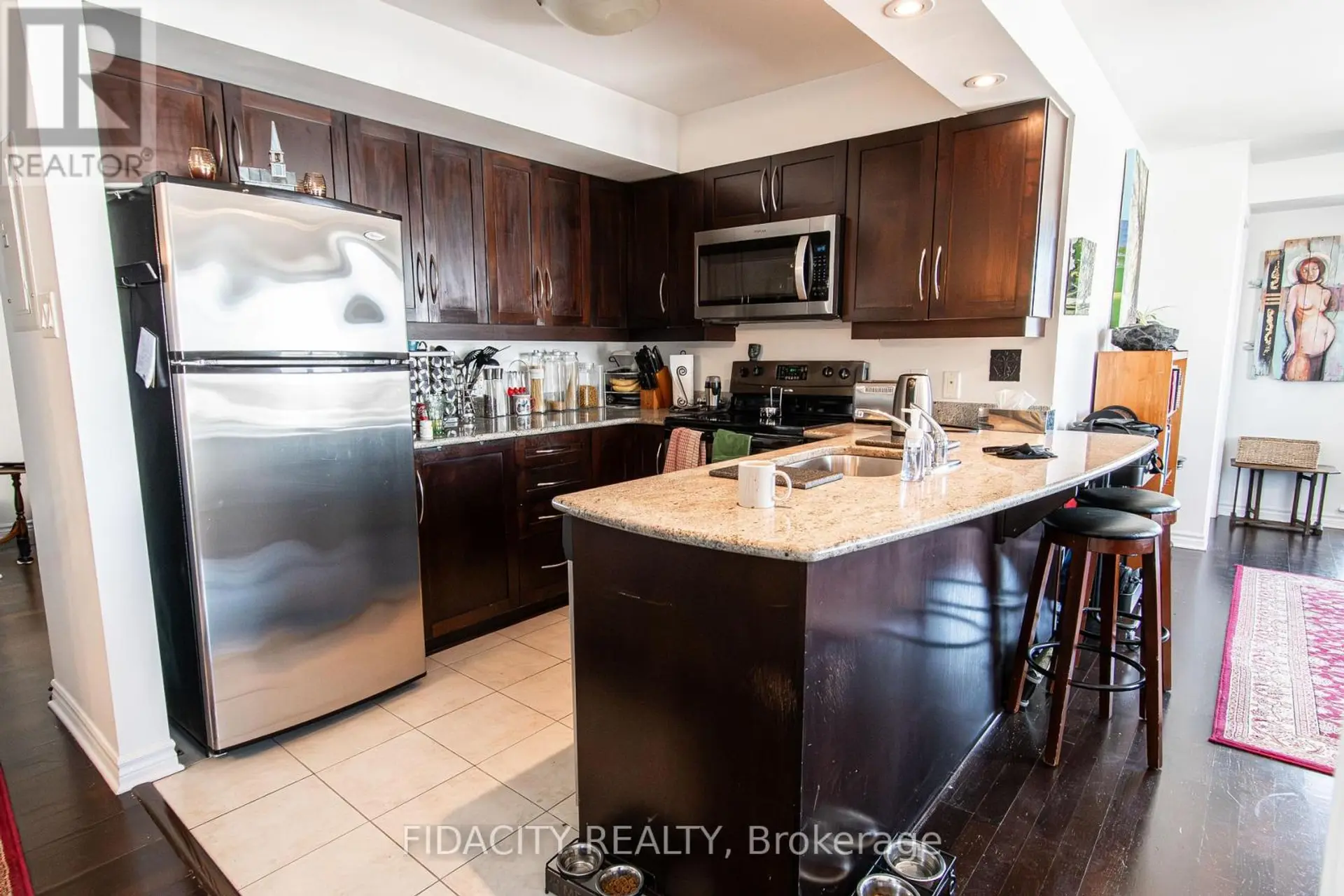 #907 314 CENTRAL PARK DRIVE - Image 2