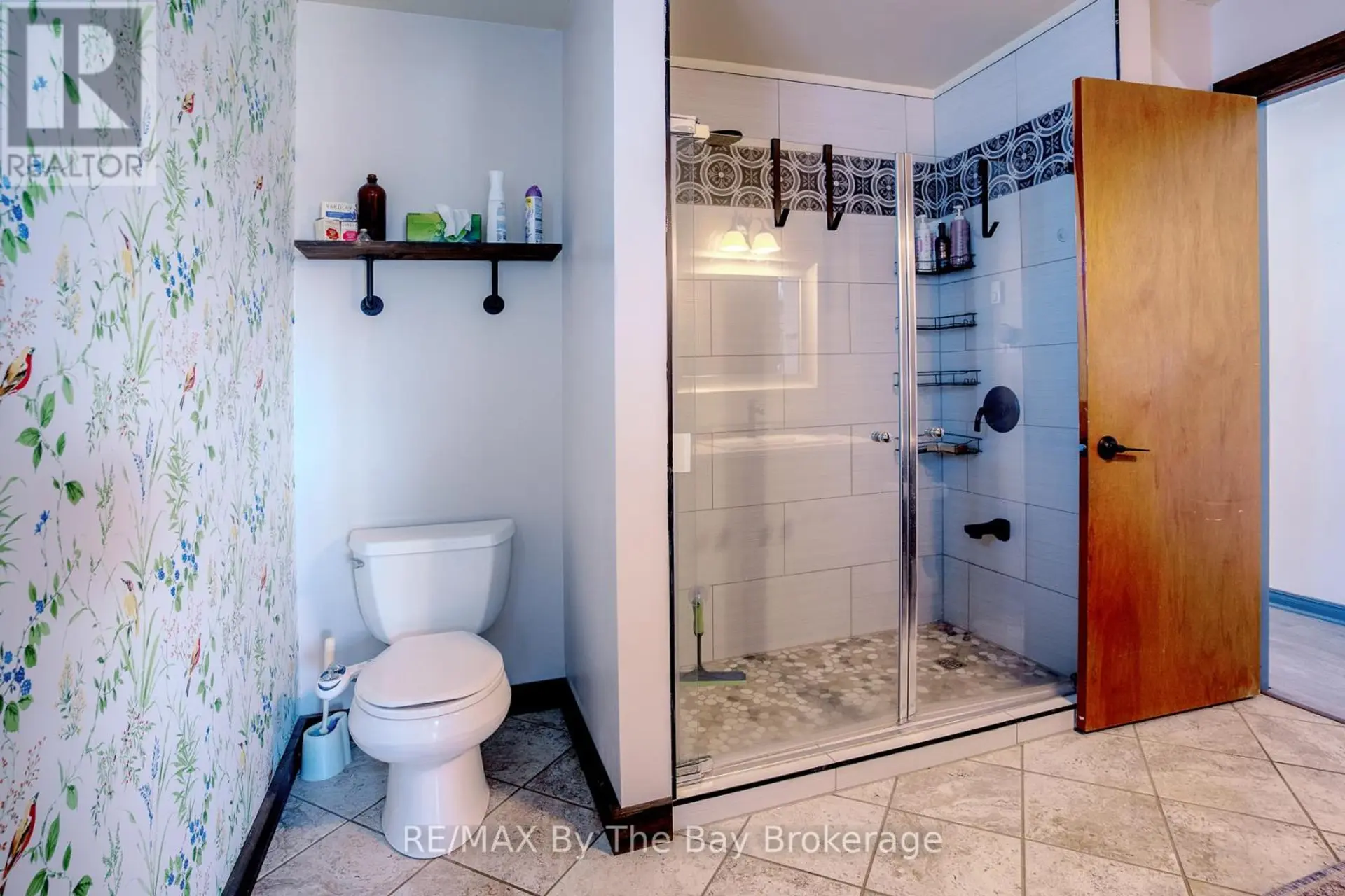 247 SIMCOE STREET - Image 10