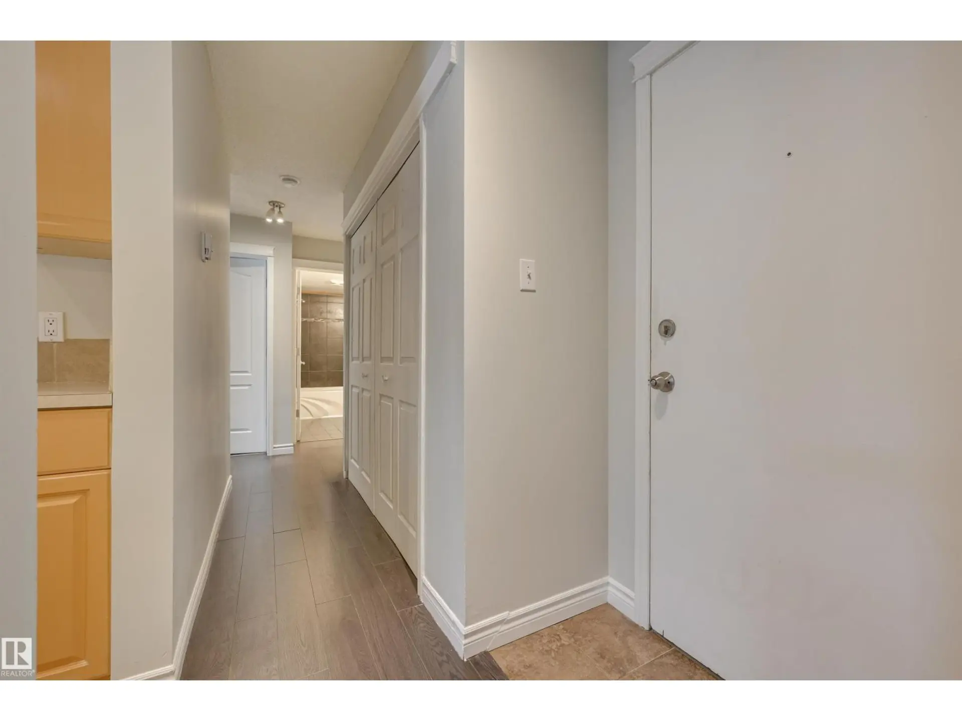 #105 10621 79 AV NW - Image 13