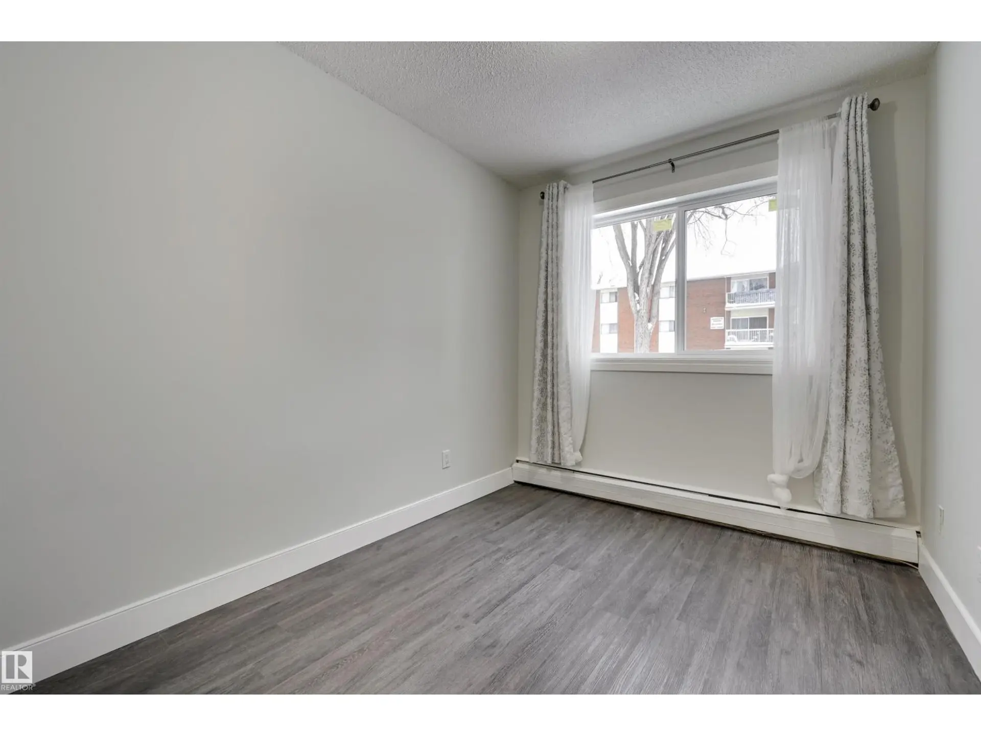 #105 10621 79 AV NW - Image 16