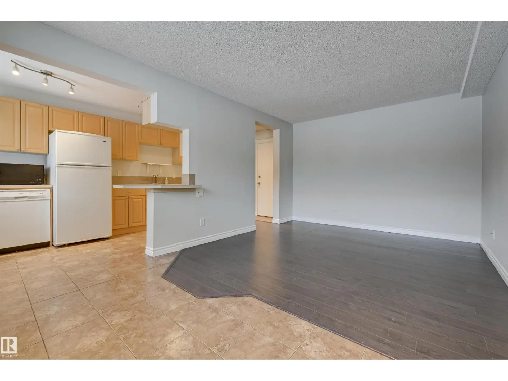#105 10621 79 AV NW - Image 4