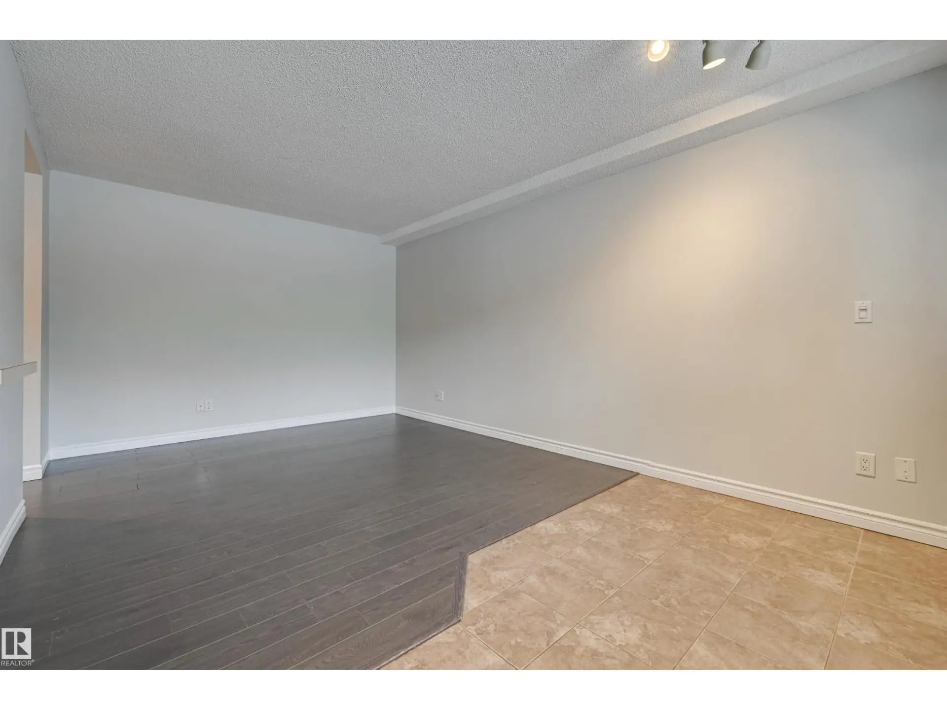 #105 10621 79 AV NW - Image 5