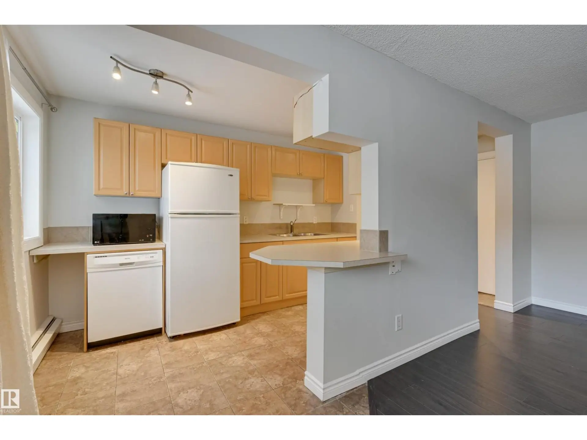 #105 10621 79 AV NW - Image 6
