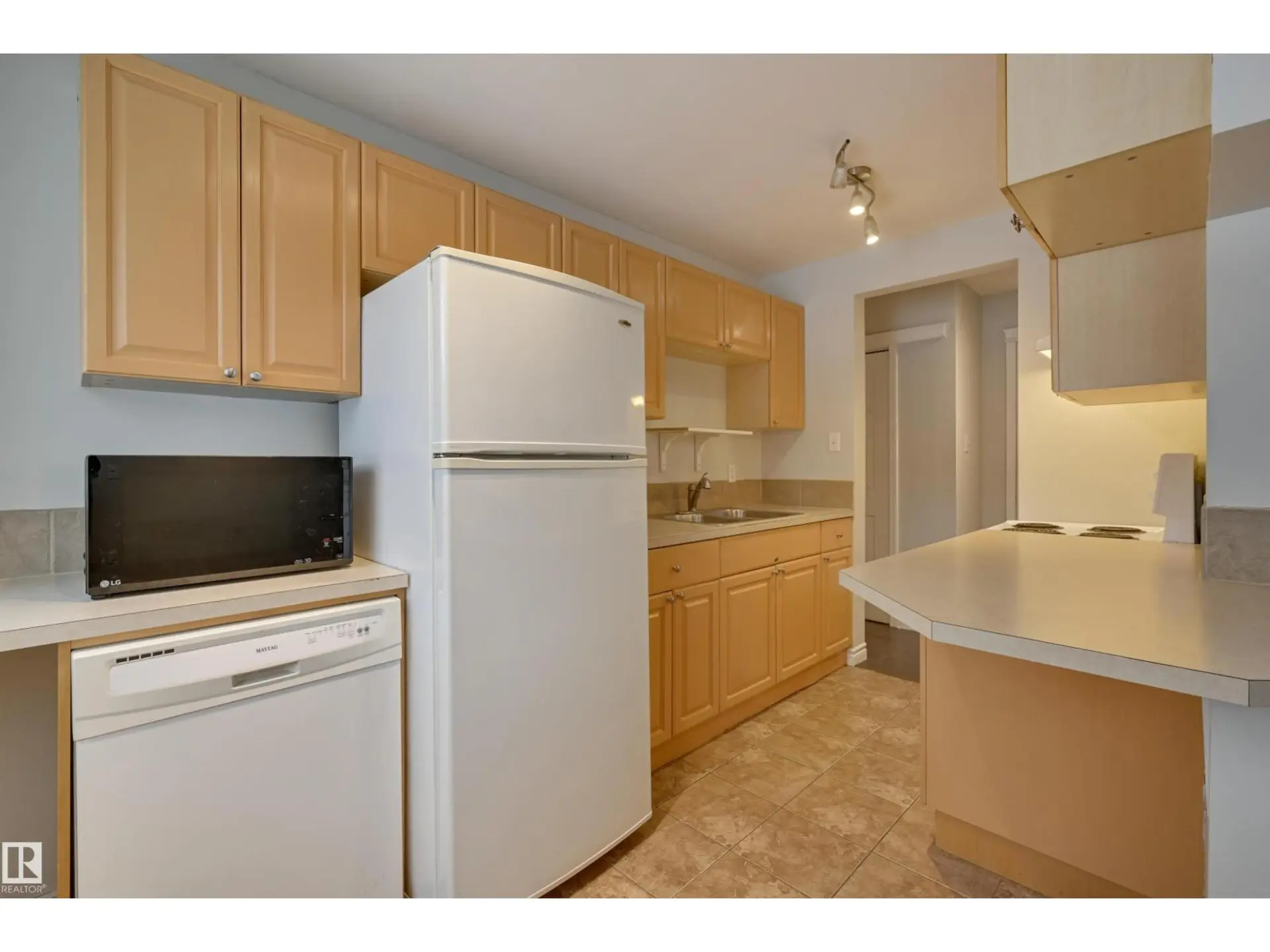 #105 10621 79 AV NW - Image 7