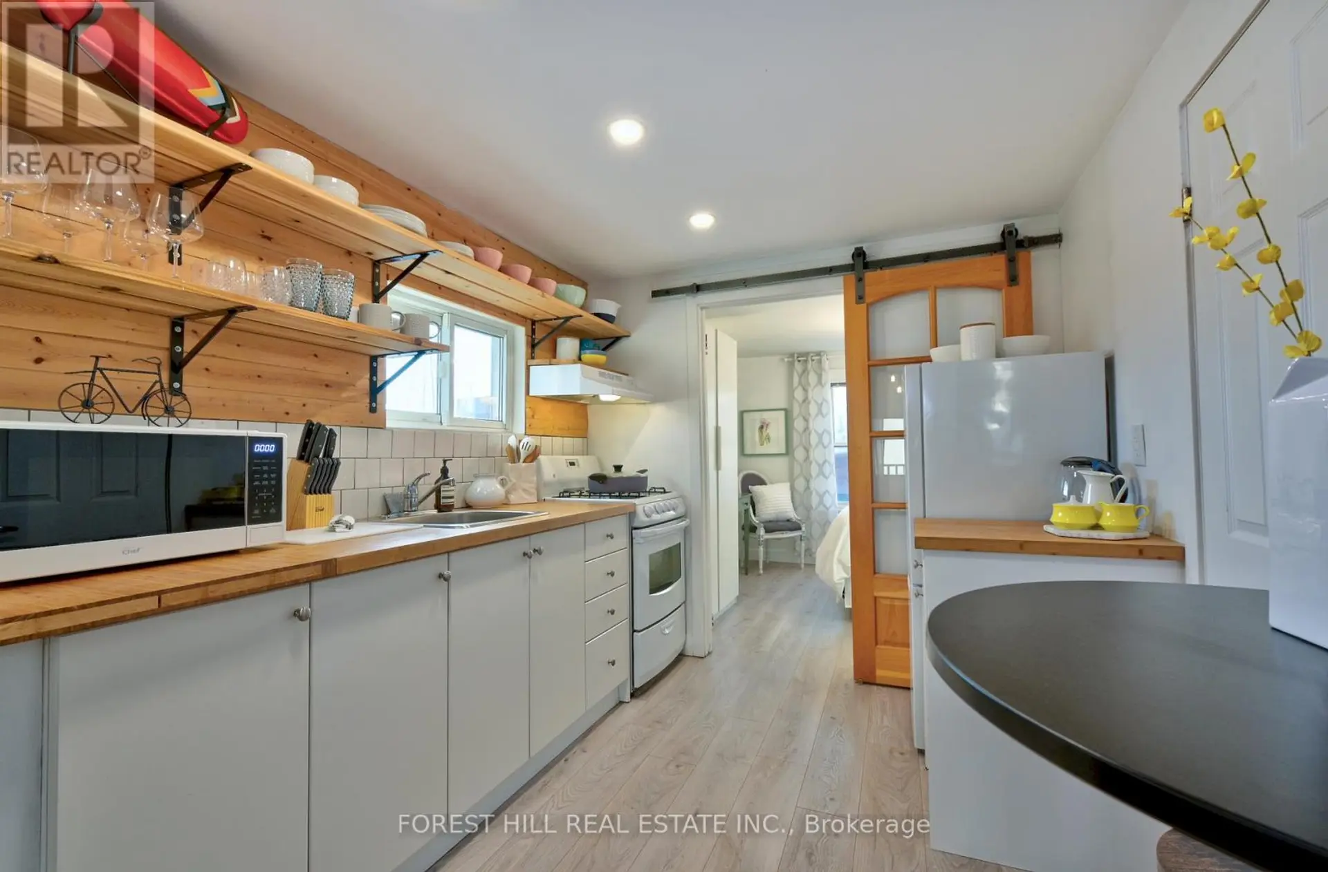 325 WESTMORELAND AVENUE N - Image 10