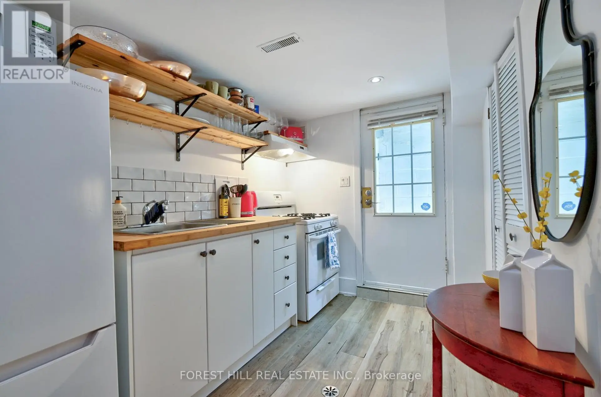 325 WESTMORELAND AVENUE N - Image 12