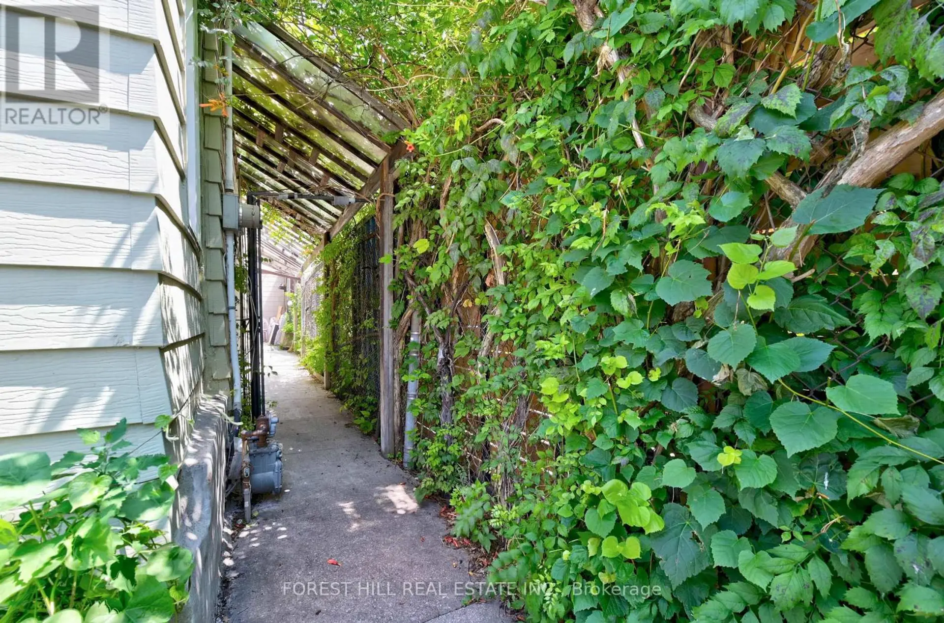 325 WESTMORELAND AVENUE N - Image 19