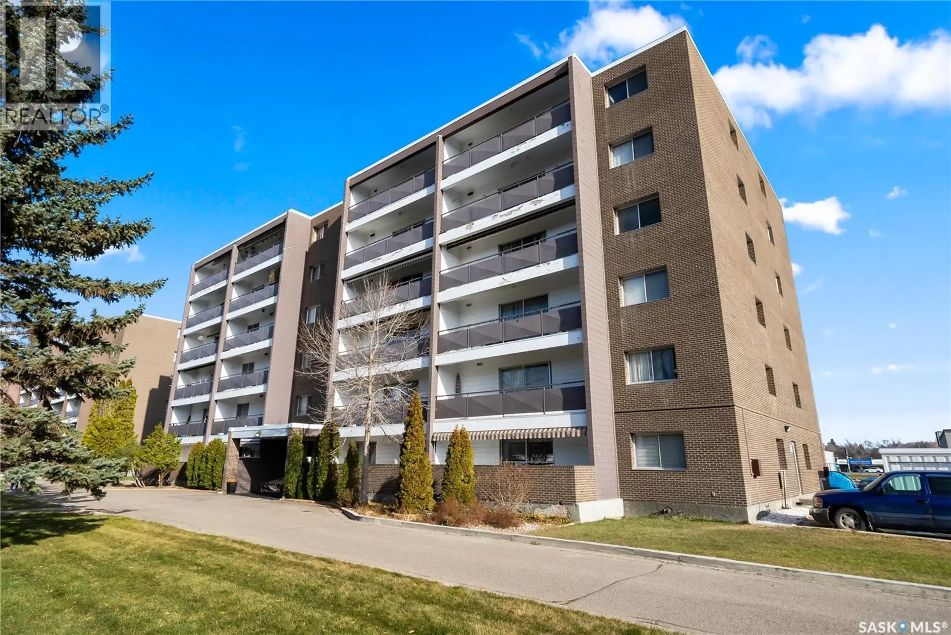#304 4615 RAE STREET - Image 1
