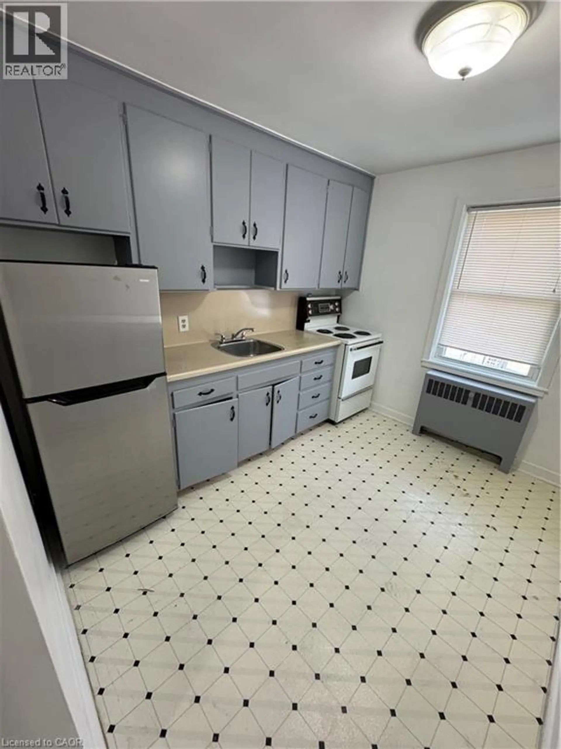 #11 1755 KING STREET - Image 11
