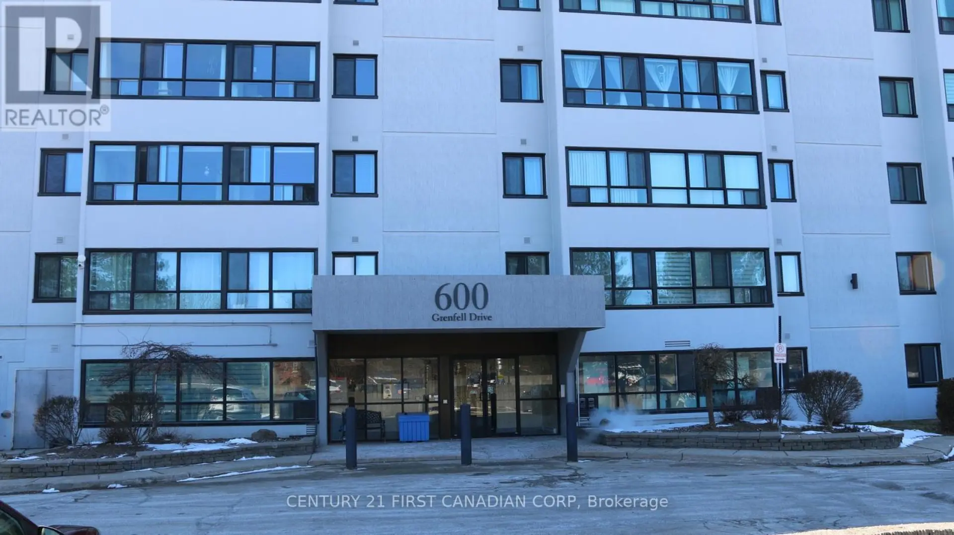#207 600 GRENFELL DRIVE - Image 2