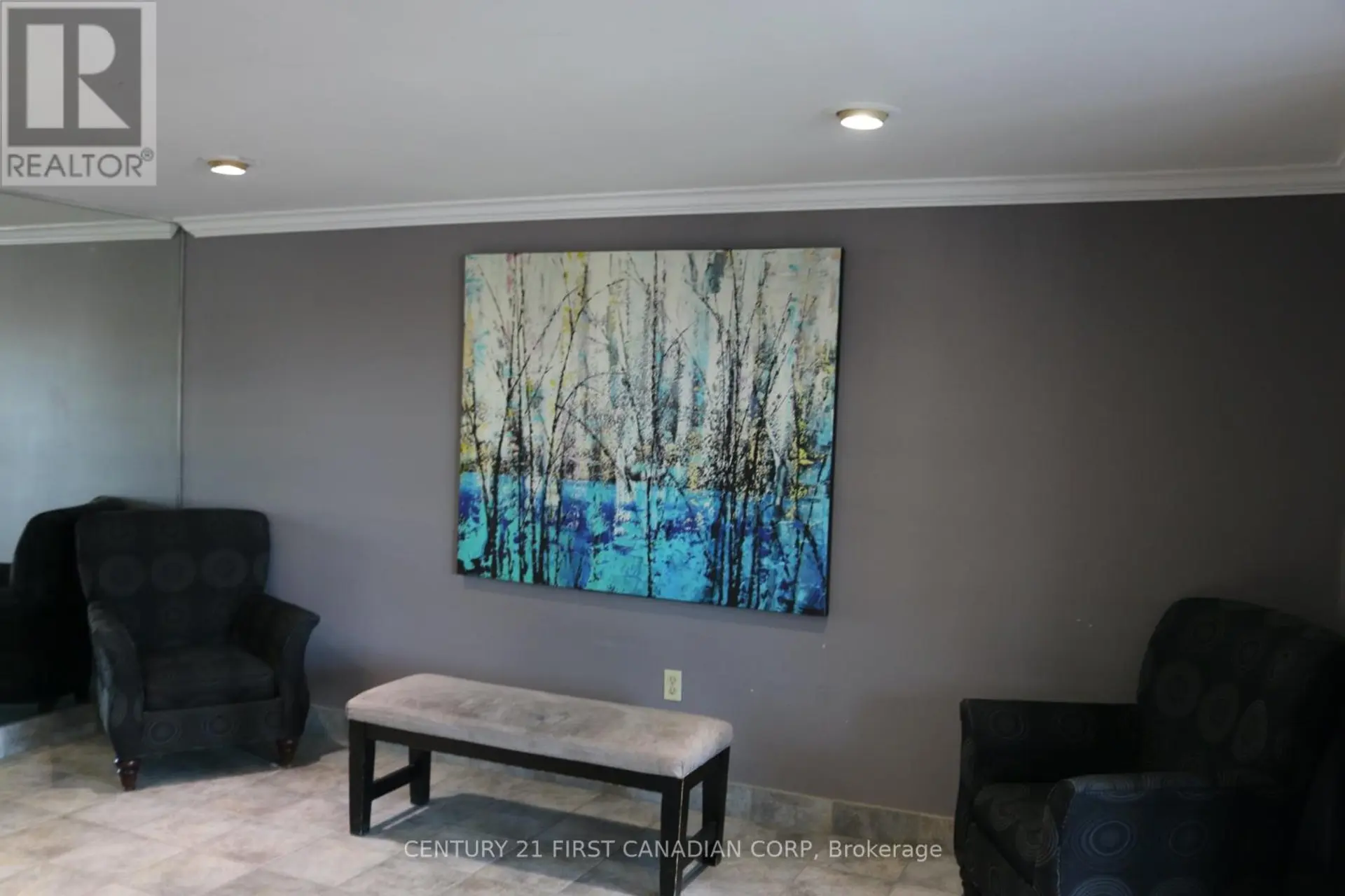 #207 600 GRENFELL DRIVE - Image 3