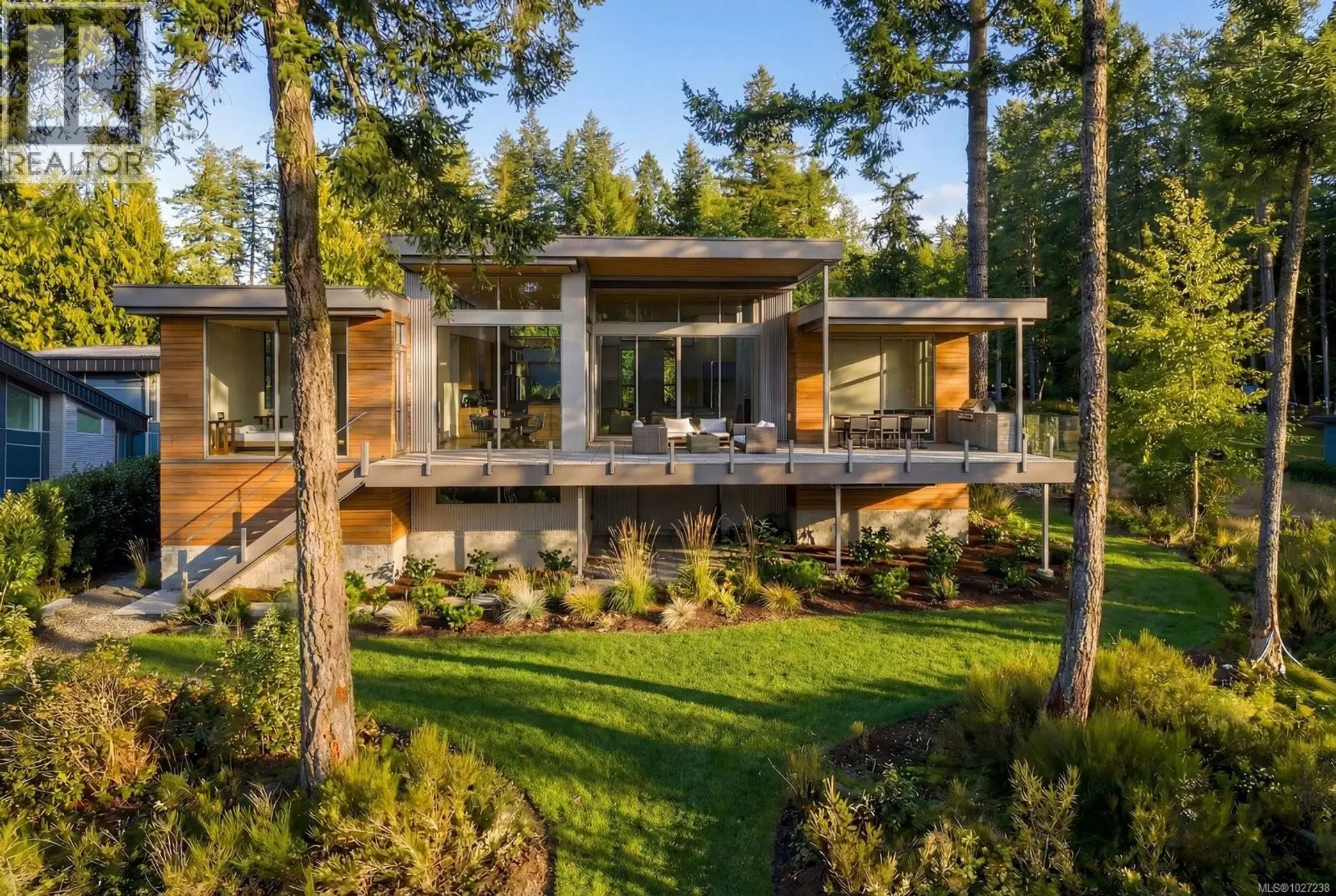 Property at 770 LANDS END RD, North Saanich, BC