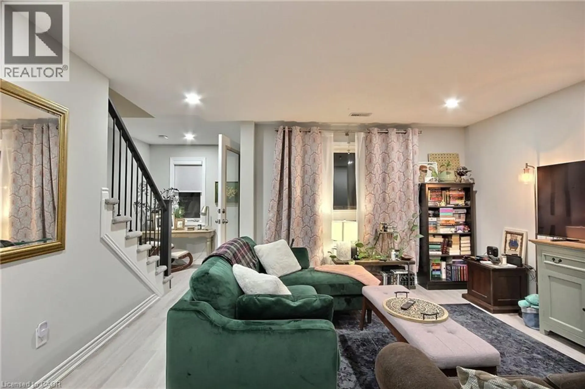287 CHAPEL HILL Drive - Image 14