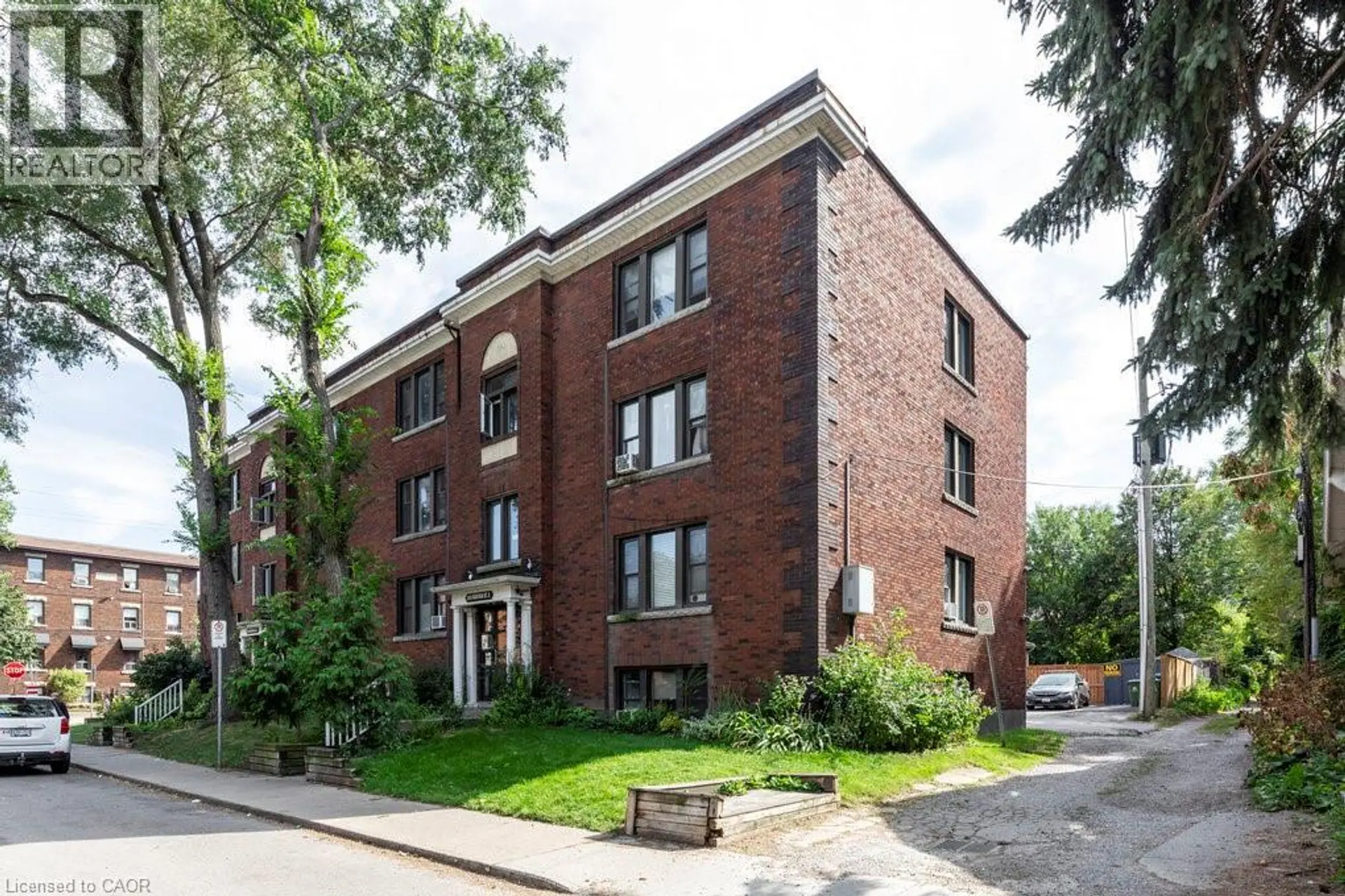 #1 352 HUNTER STREET E - Image 1