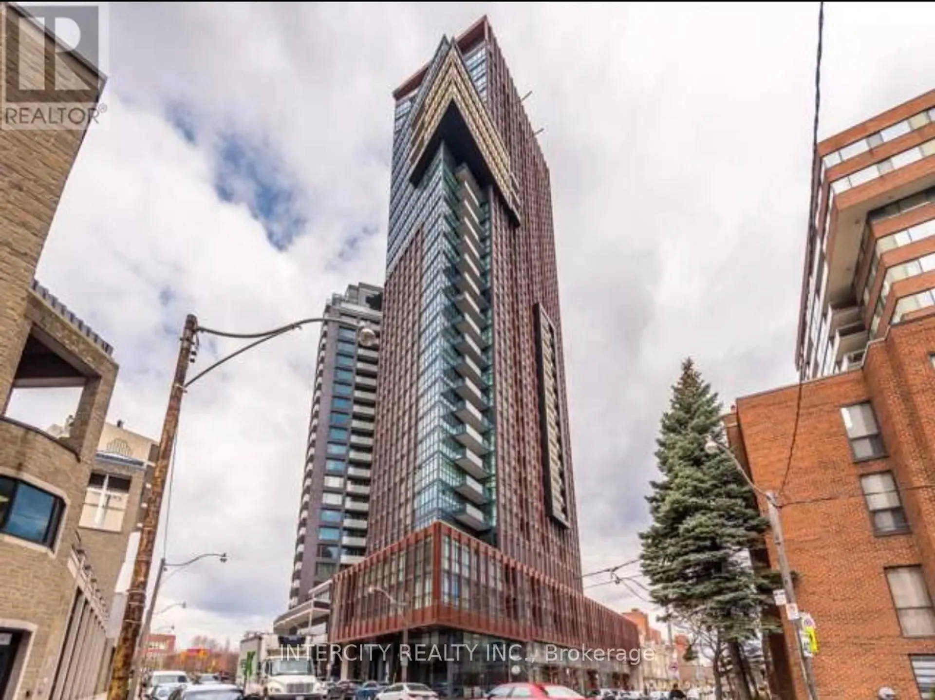 #1802 32 DAVENPORT ROAD - Image 1