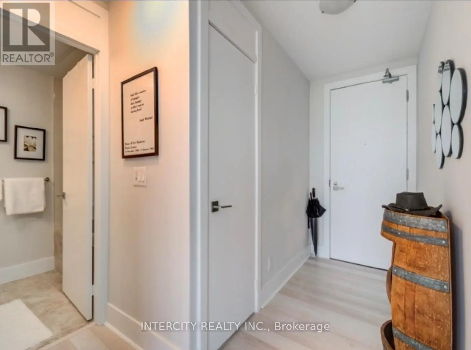 #1802 32 DAVENPORT ROAD - Image 3