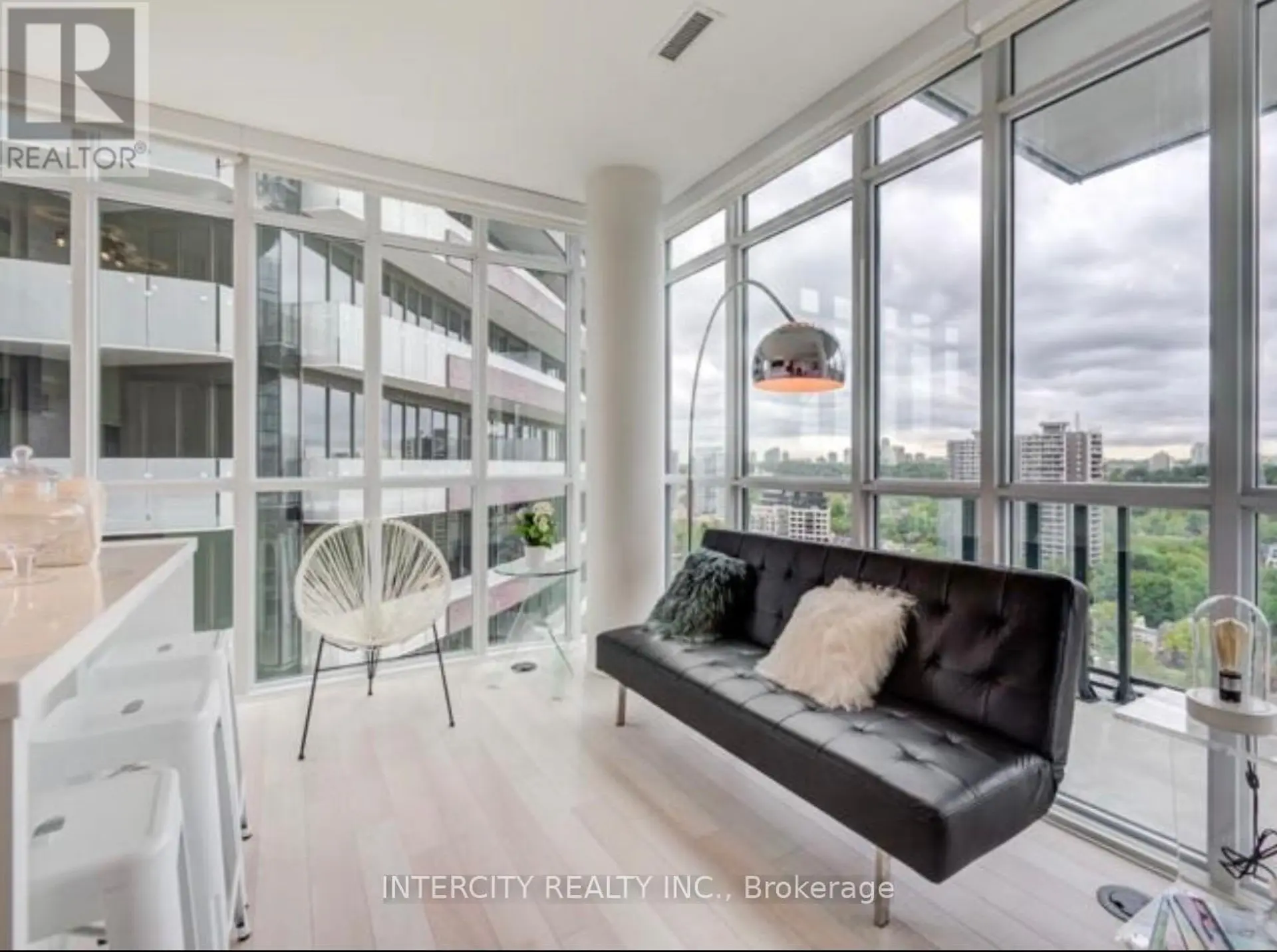 #1802 32 DAVENPORT ROAD - Image 7