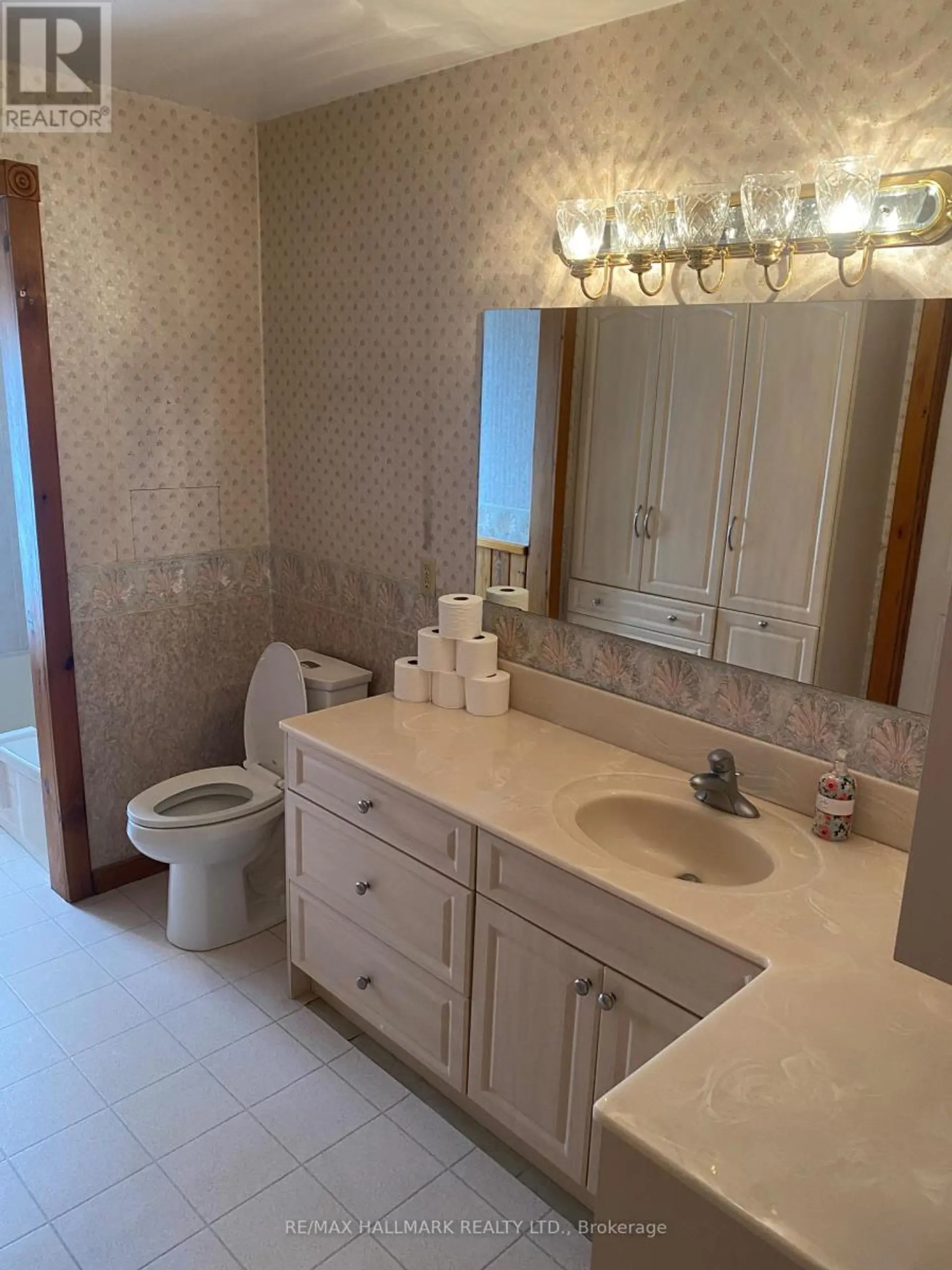 4749 AURORA ROAD E - Image 7