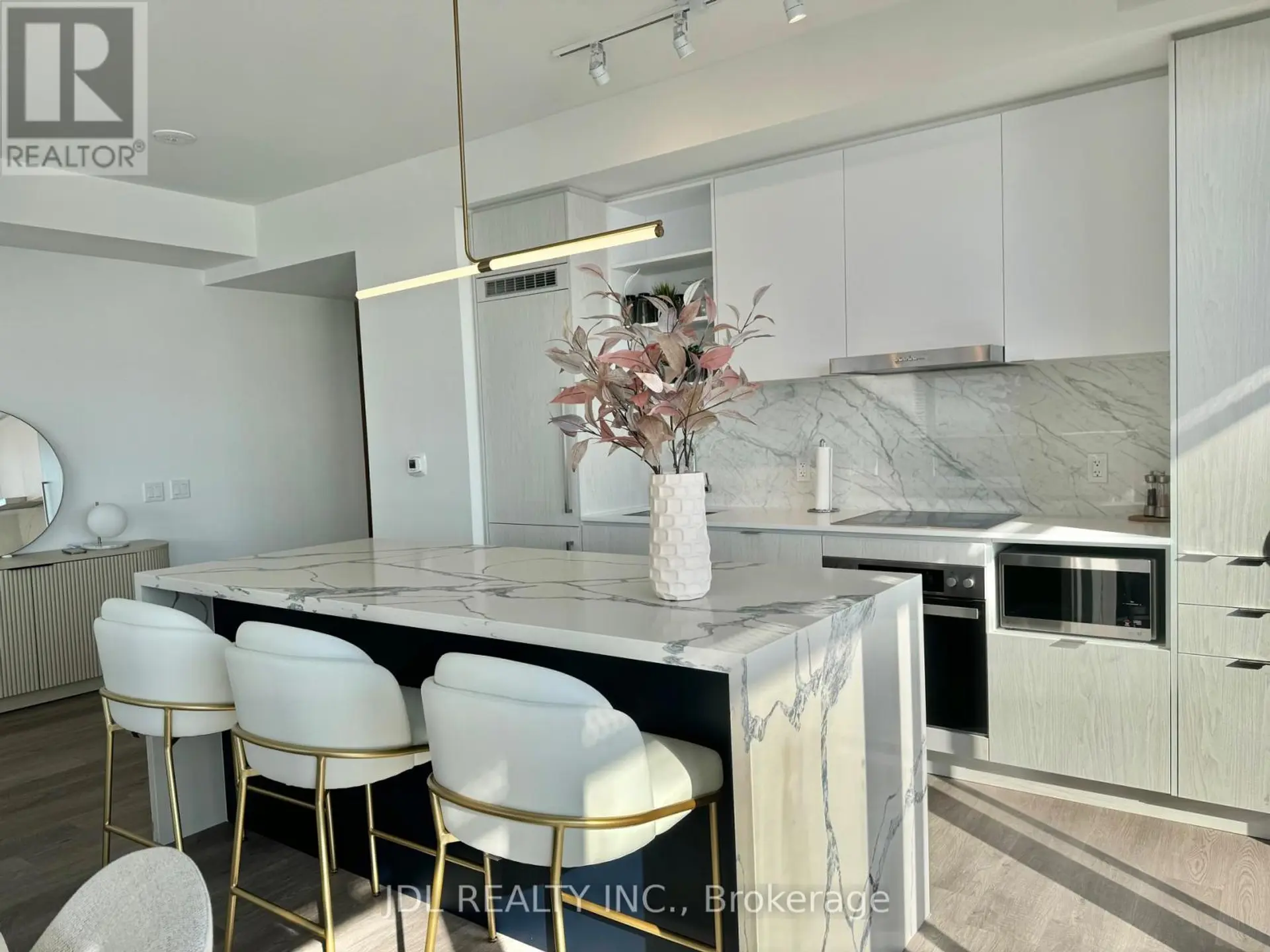 #5811 55 COOPER STREET - Image 5