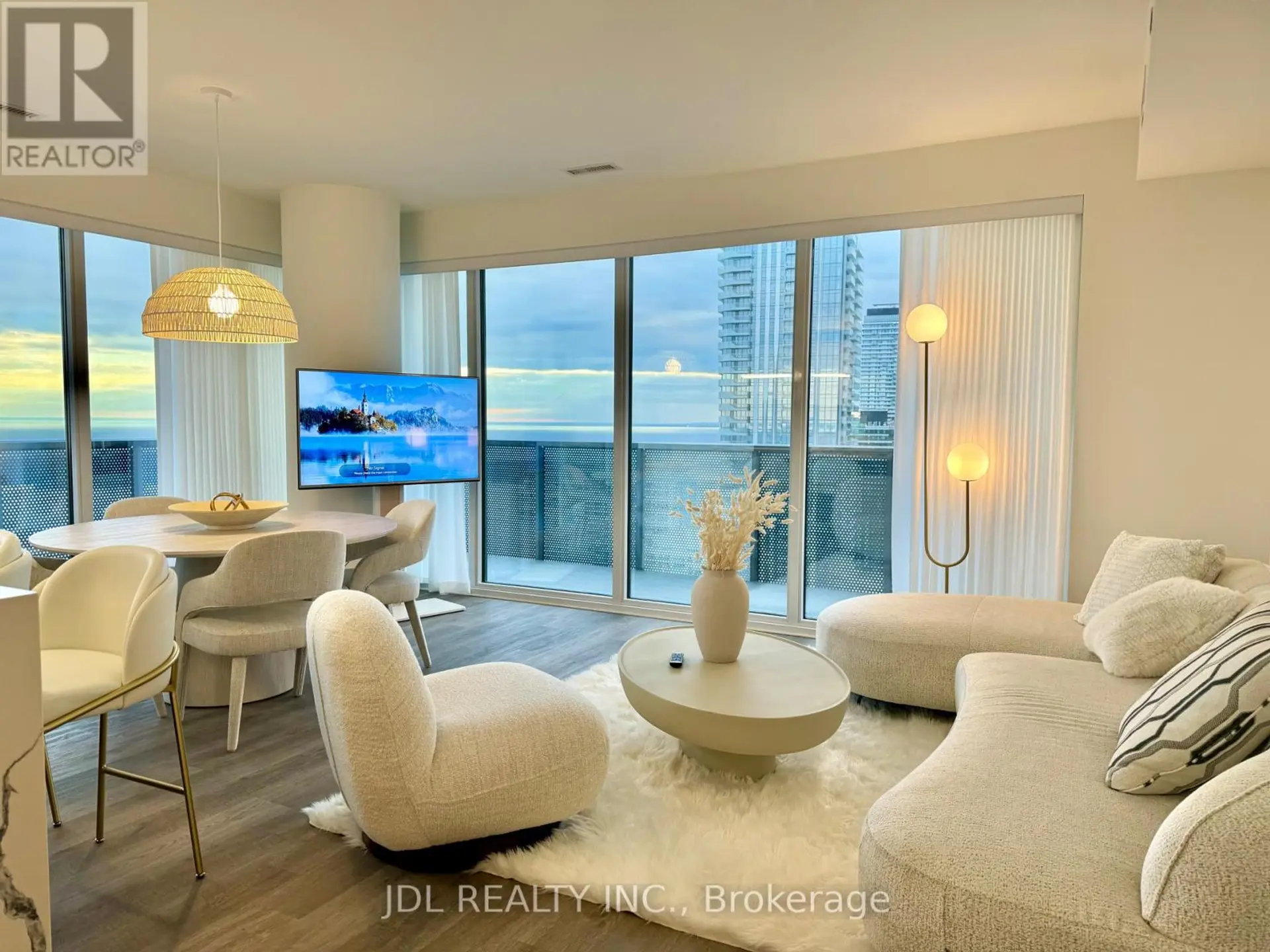 #5811 55 COOPER STREET - Image 6