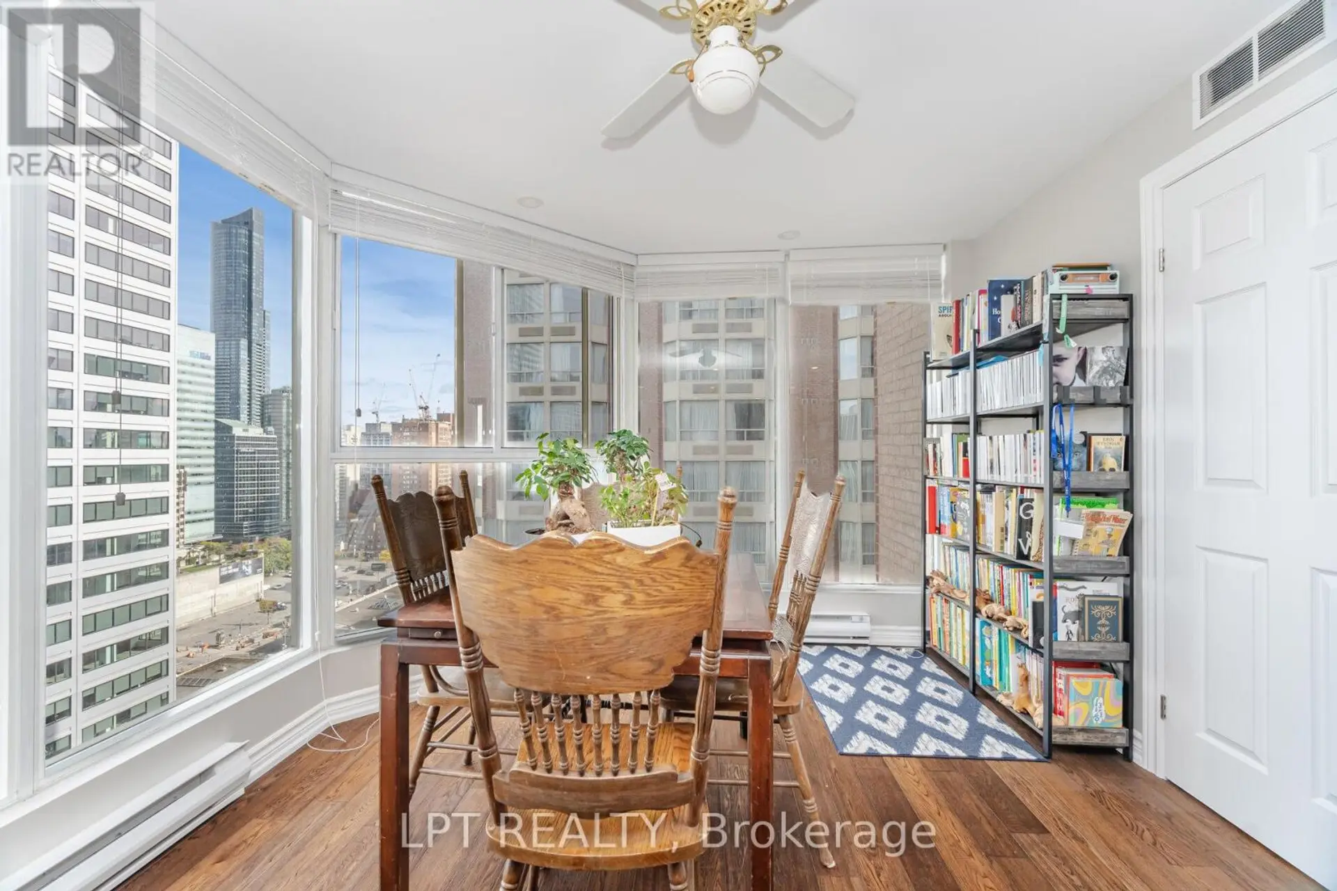 #2007 55 CENTRE AVENUE - Image 10