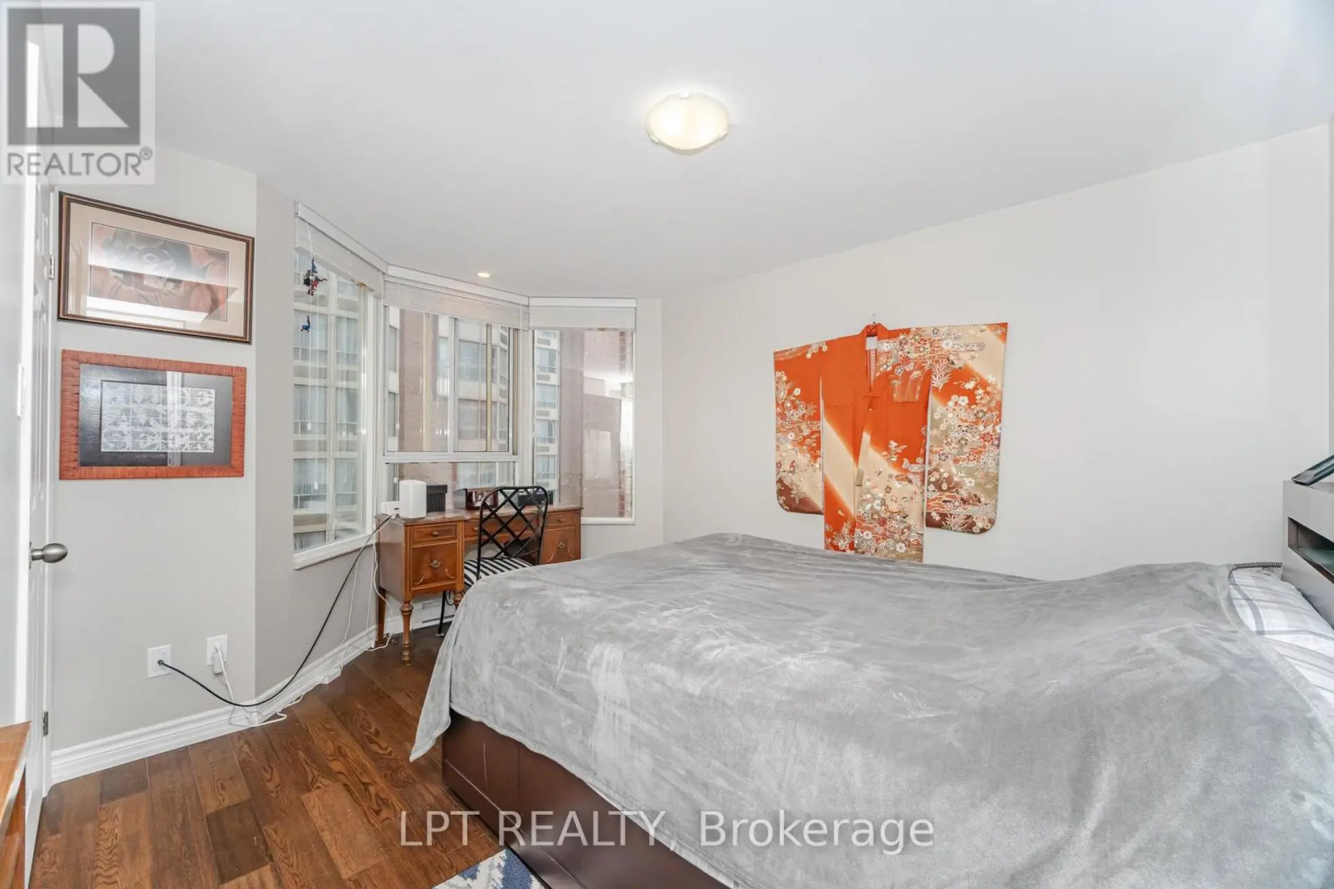 #2007 55 CENTRE AVENUE - Image 13