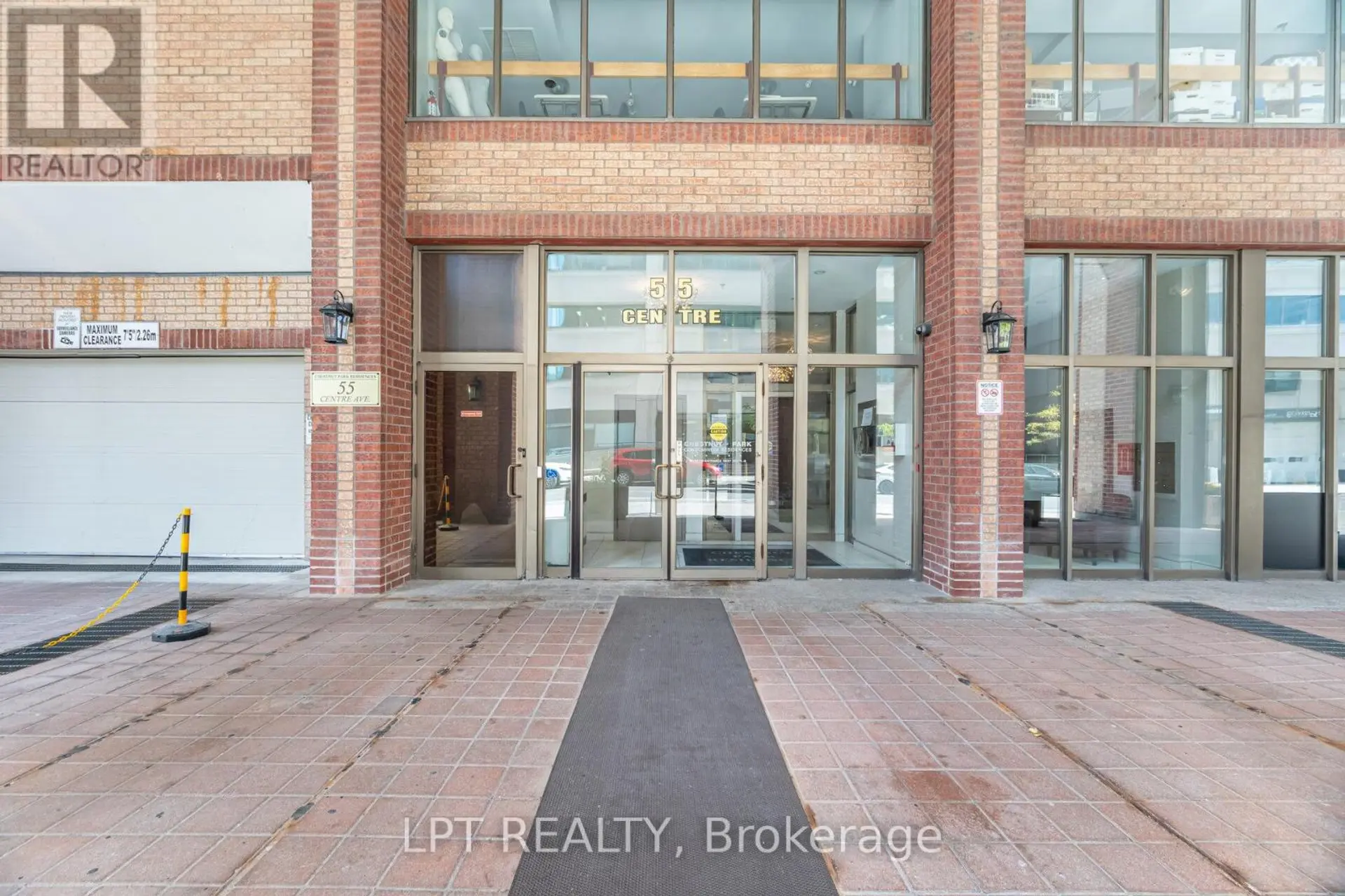 #2007 55 CENTRE AVENUE - Image 2