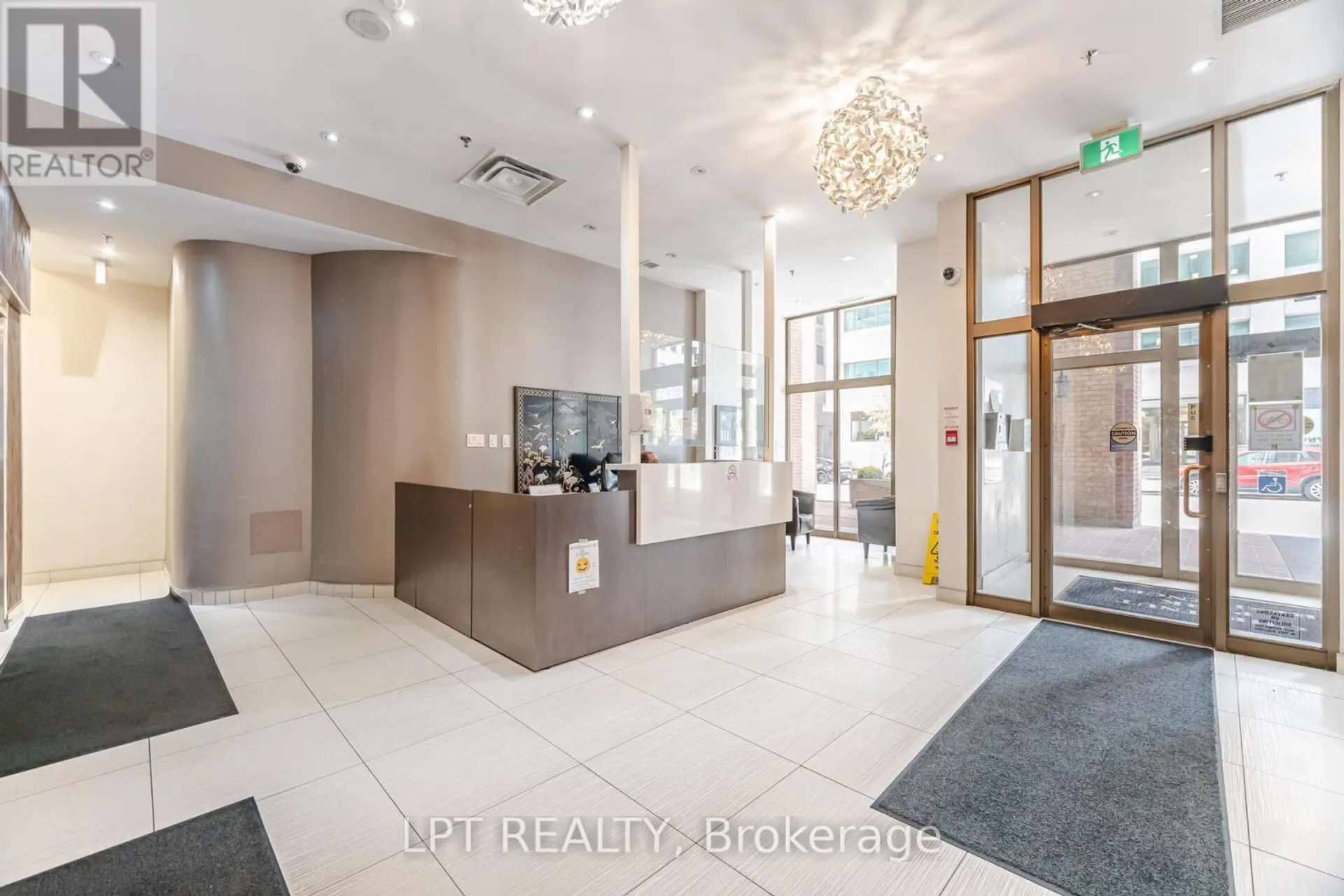 #2007 55 CENTRE AVENUE - Image 3