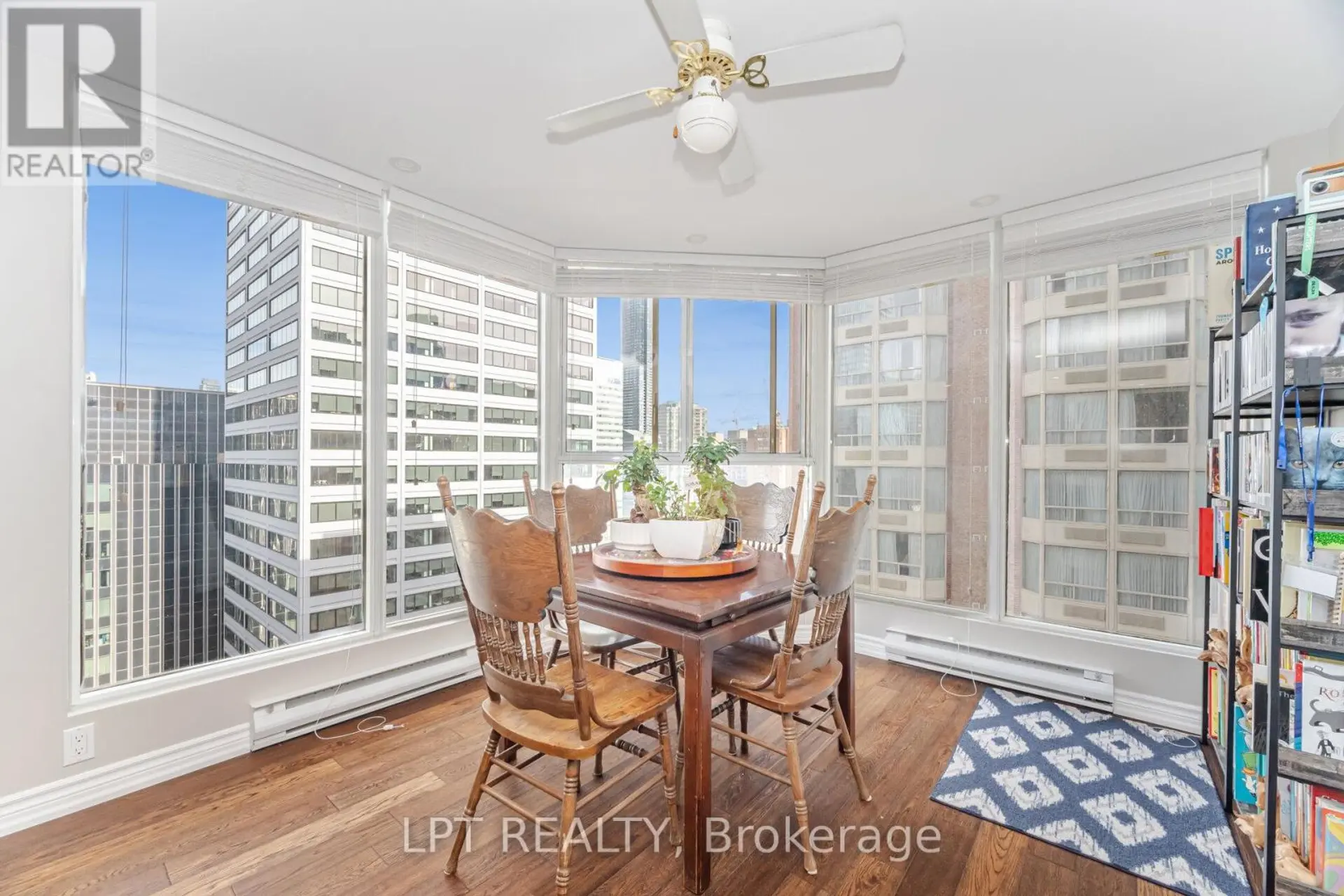 #2007 55 CENTRE AVENUE - Image 9