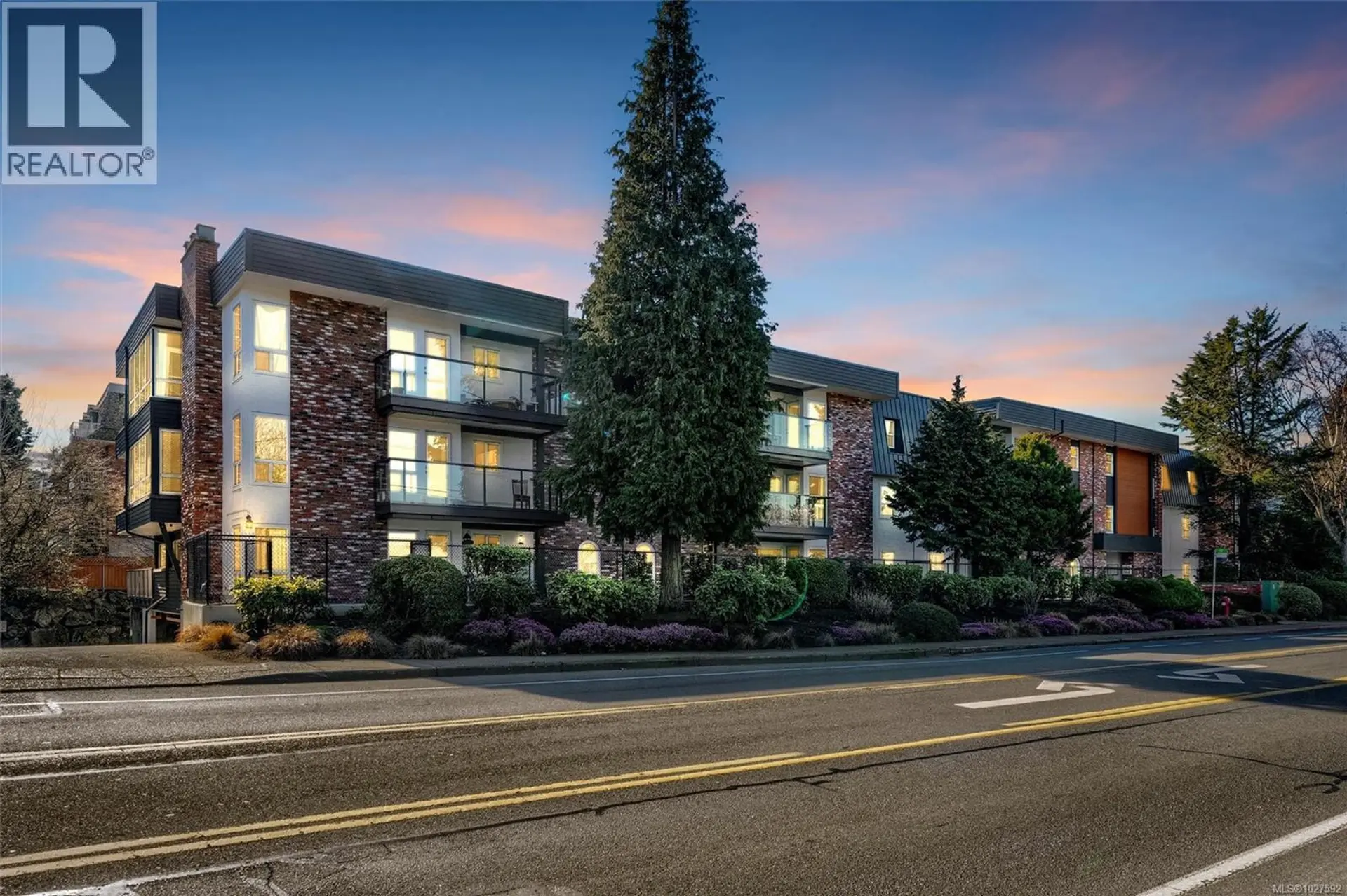 Property at #301 1725 CEDAR HILL CROSS RD, Saanich, BC