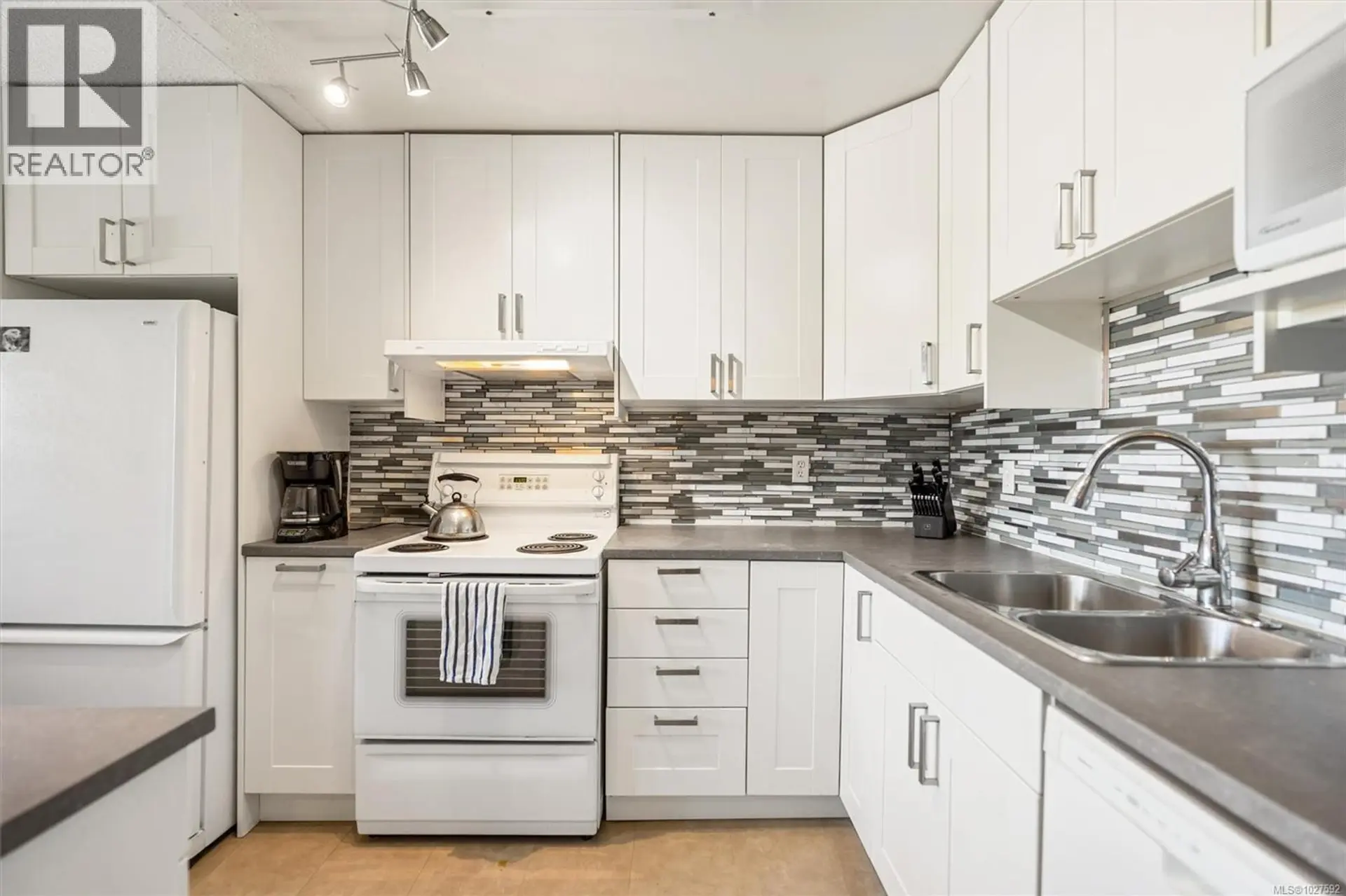 Property at #301 1725 CEDAR HILL CROSS RD, Saanich, BC