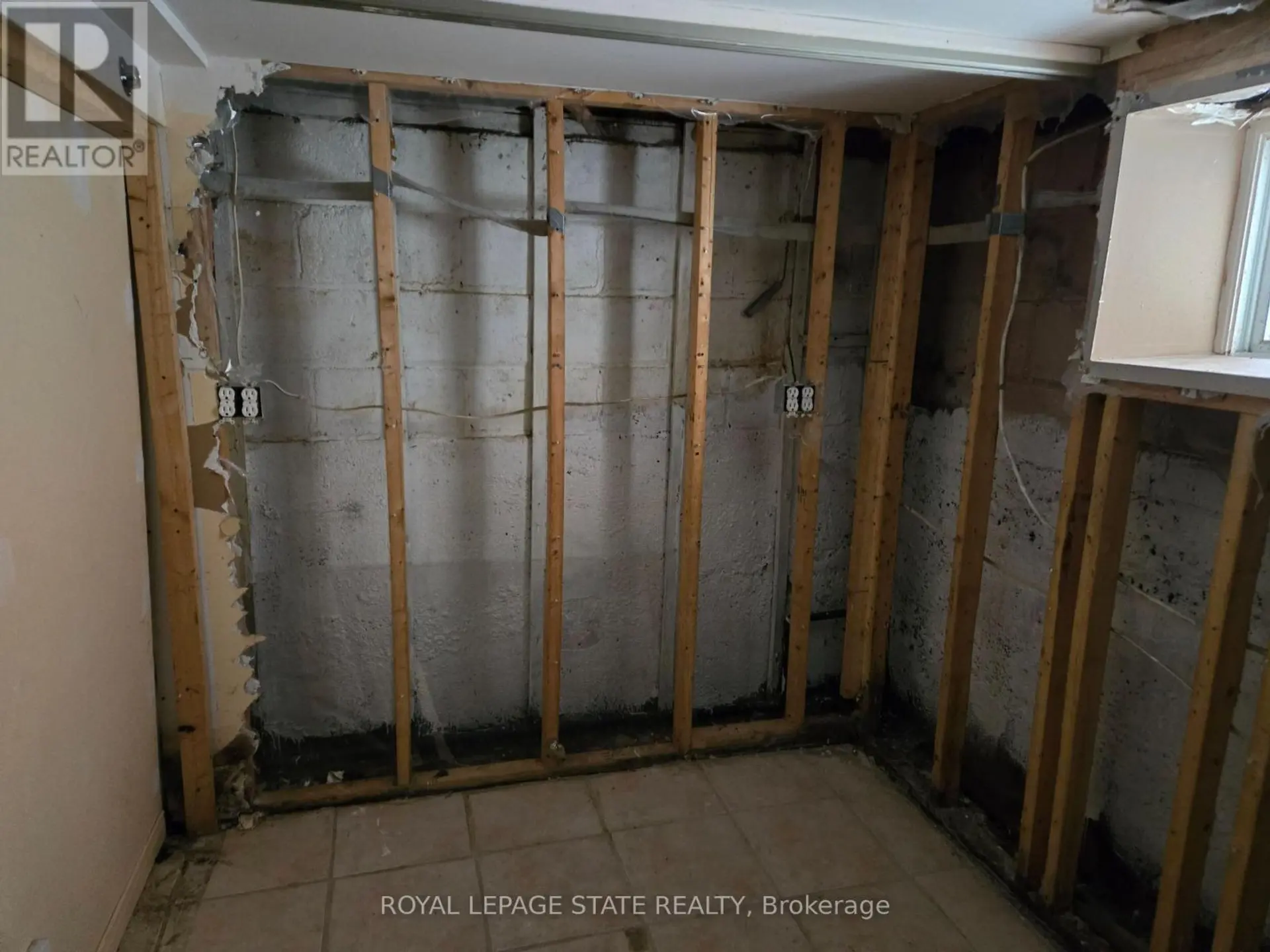45 CHAPLIN AVENUE - Image 11
