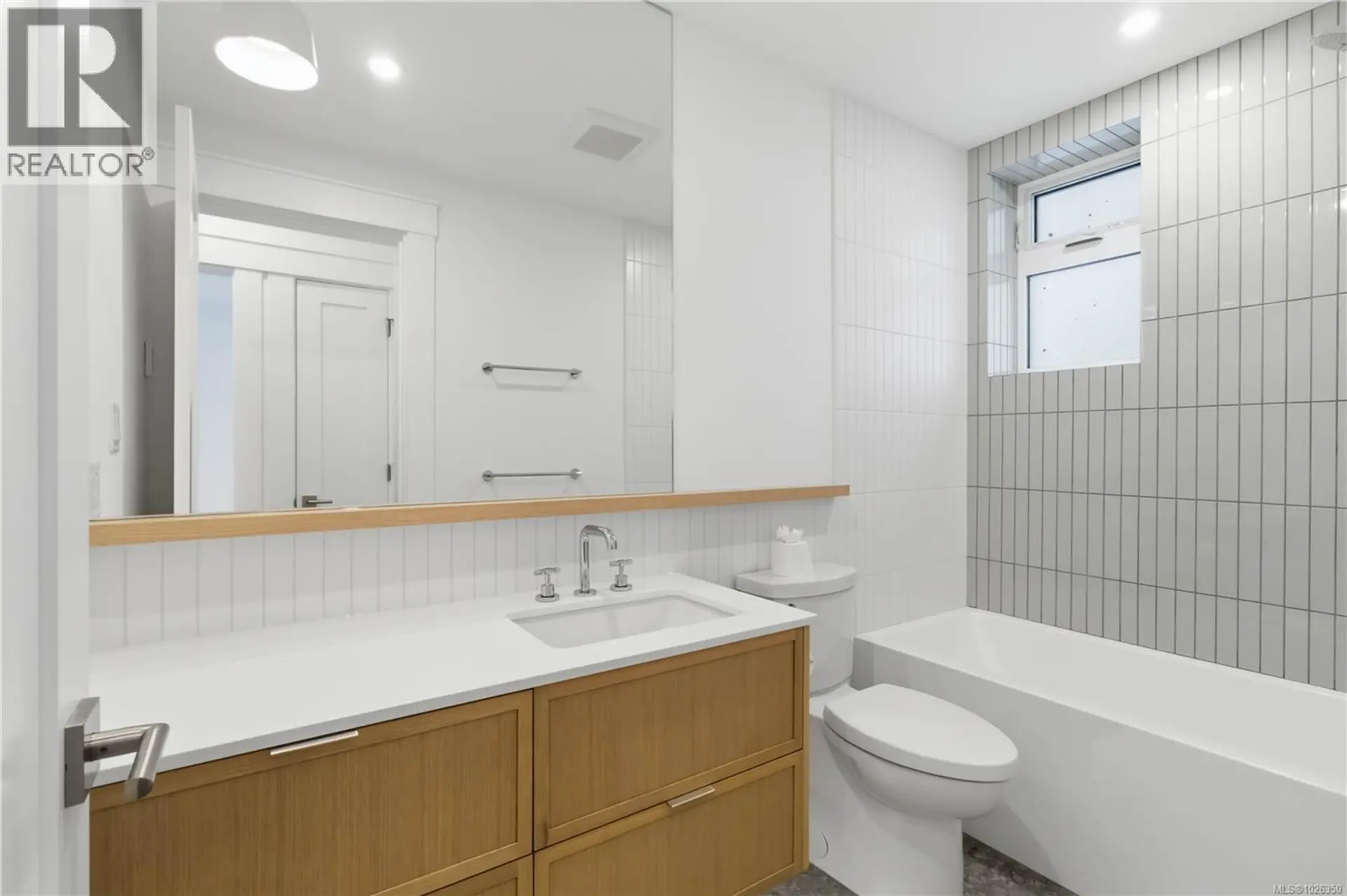 Property at #1 1915 FERNWOOD RD, Victoria, BC