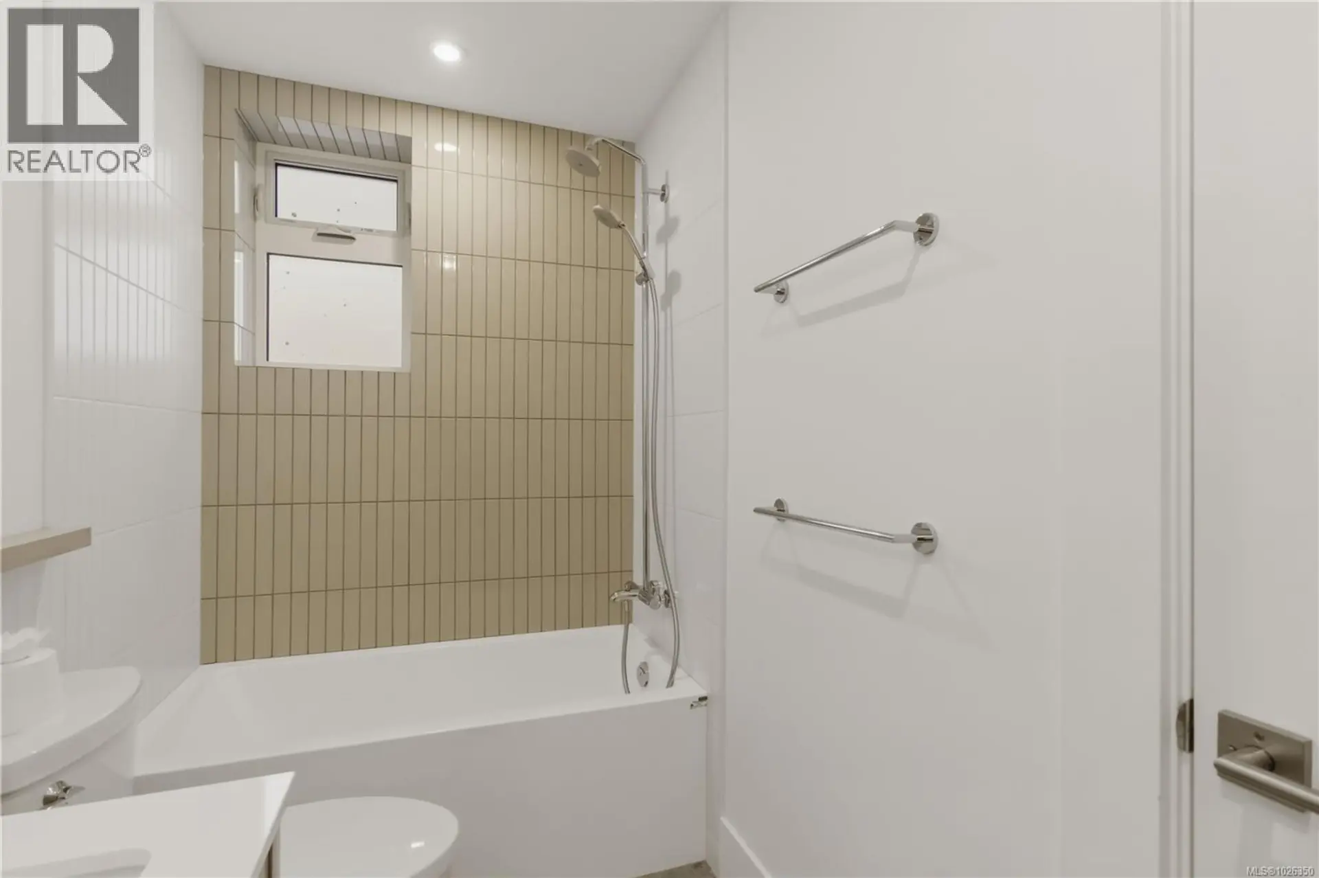 Property at #1 1915 FERNWOOD RD, Victoria, BC